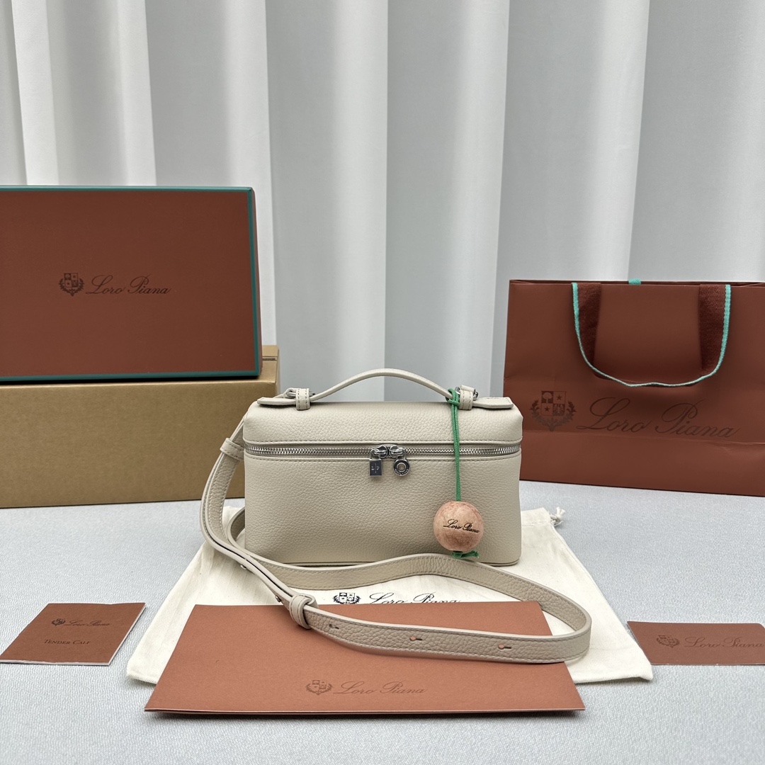 로로피아나 Extra Pocket L19