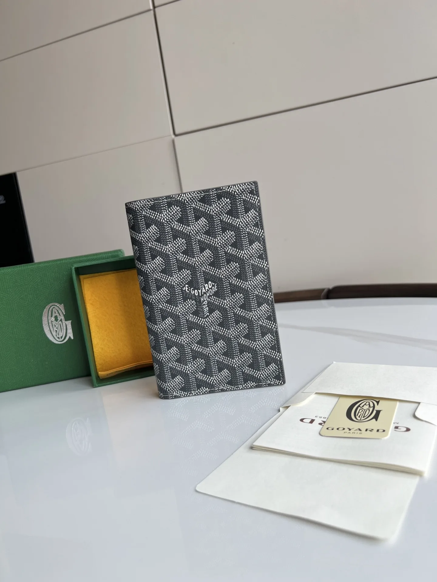 고야드 여권지갑  1.5 cm x 10 cm x14cm