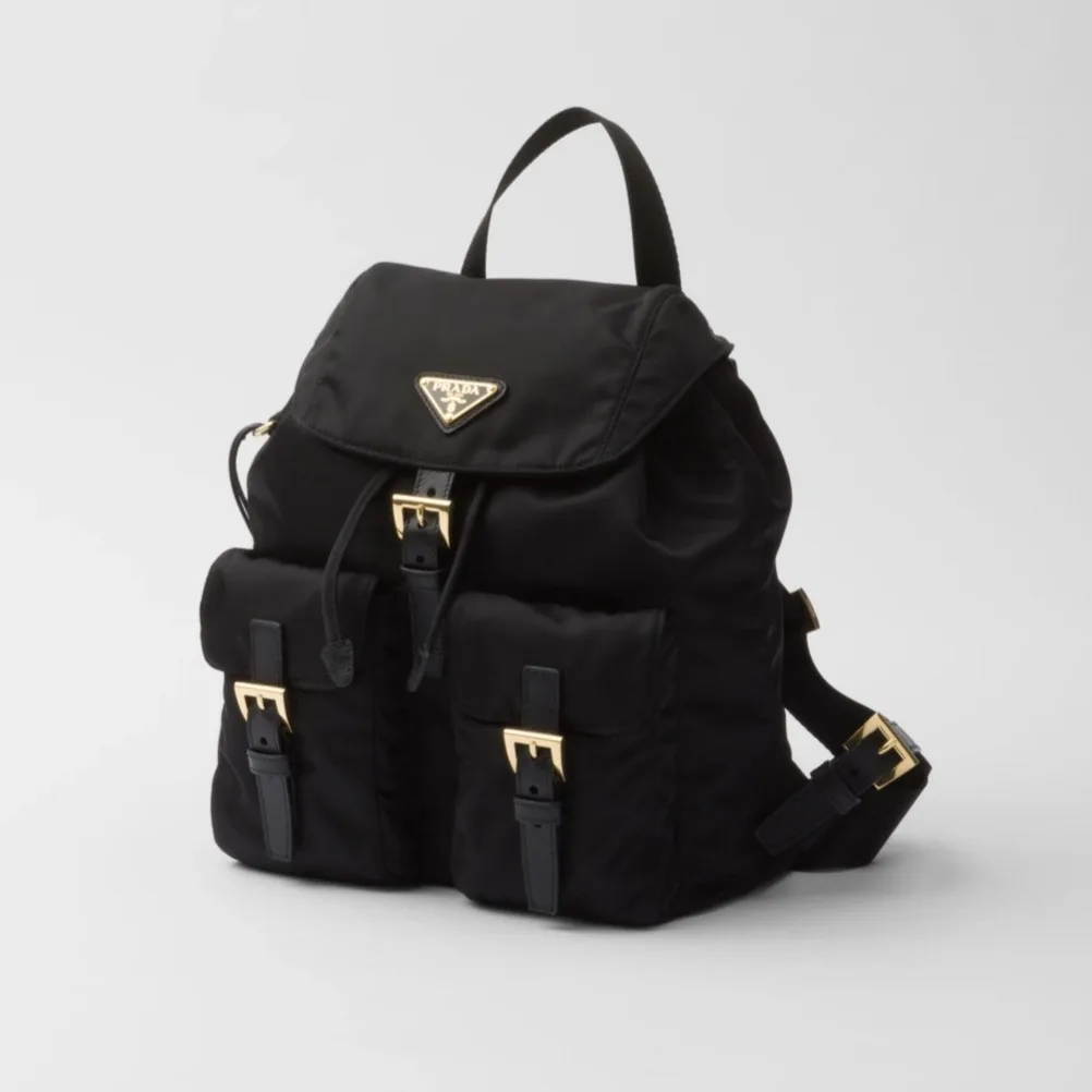 프라다  Small Re-nylon Backpack 1BZ677 28*23.5*12cm