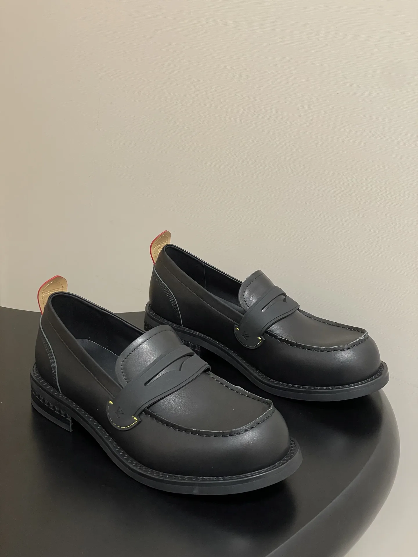 1AIJHH LV Bubble 로퍼