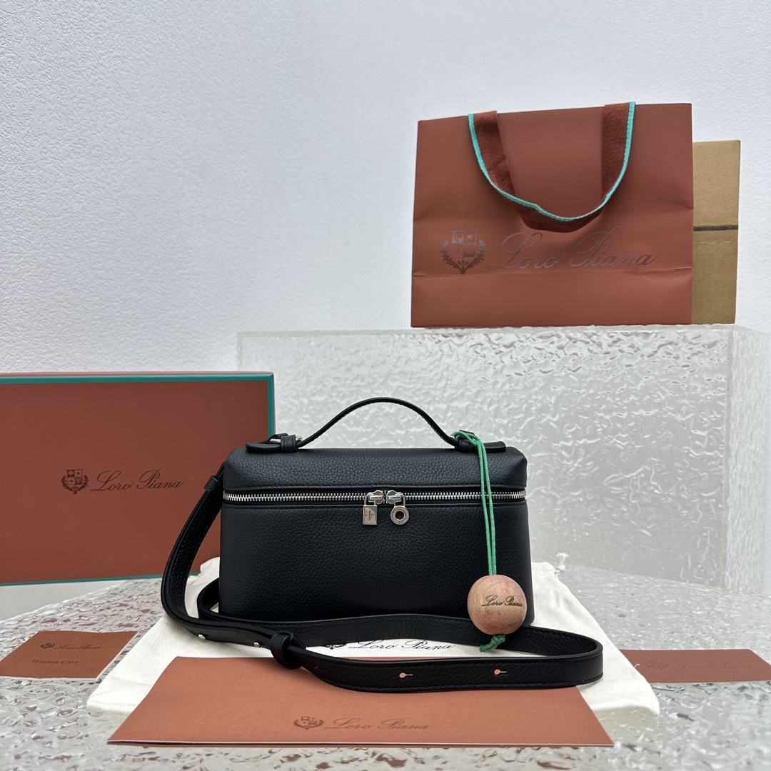 로로피아나   Extra pocket L19  백 19×7×12cm
