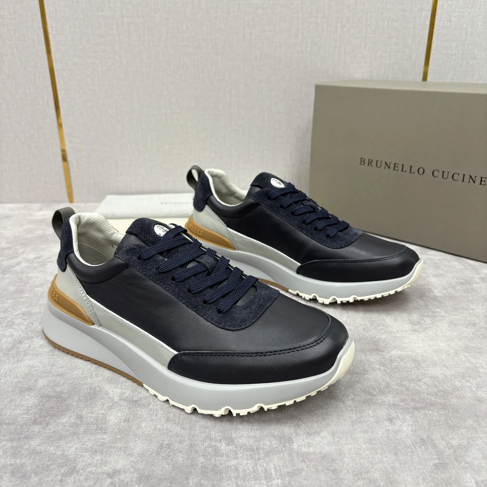 Brunello Cucinelli 로우탑 스니커즈