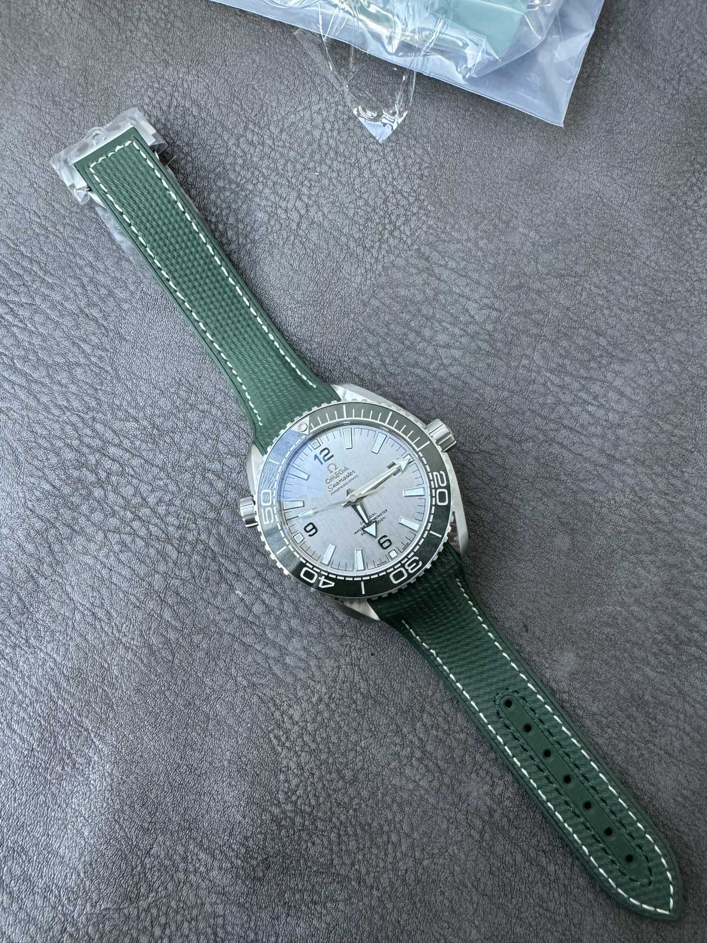 VS  l 8900 l 43.5 mm l 씨마스터 플래닛 오션 600M 215.32.44.21.09.001 한정 할인