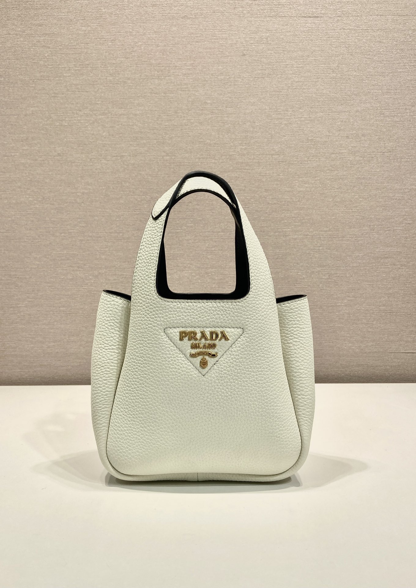 프라다 가죽 토트백 1BA349 18x16x10cm