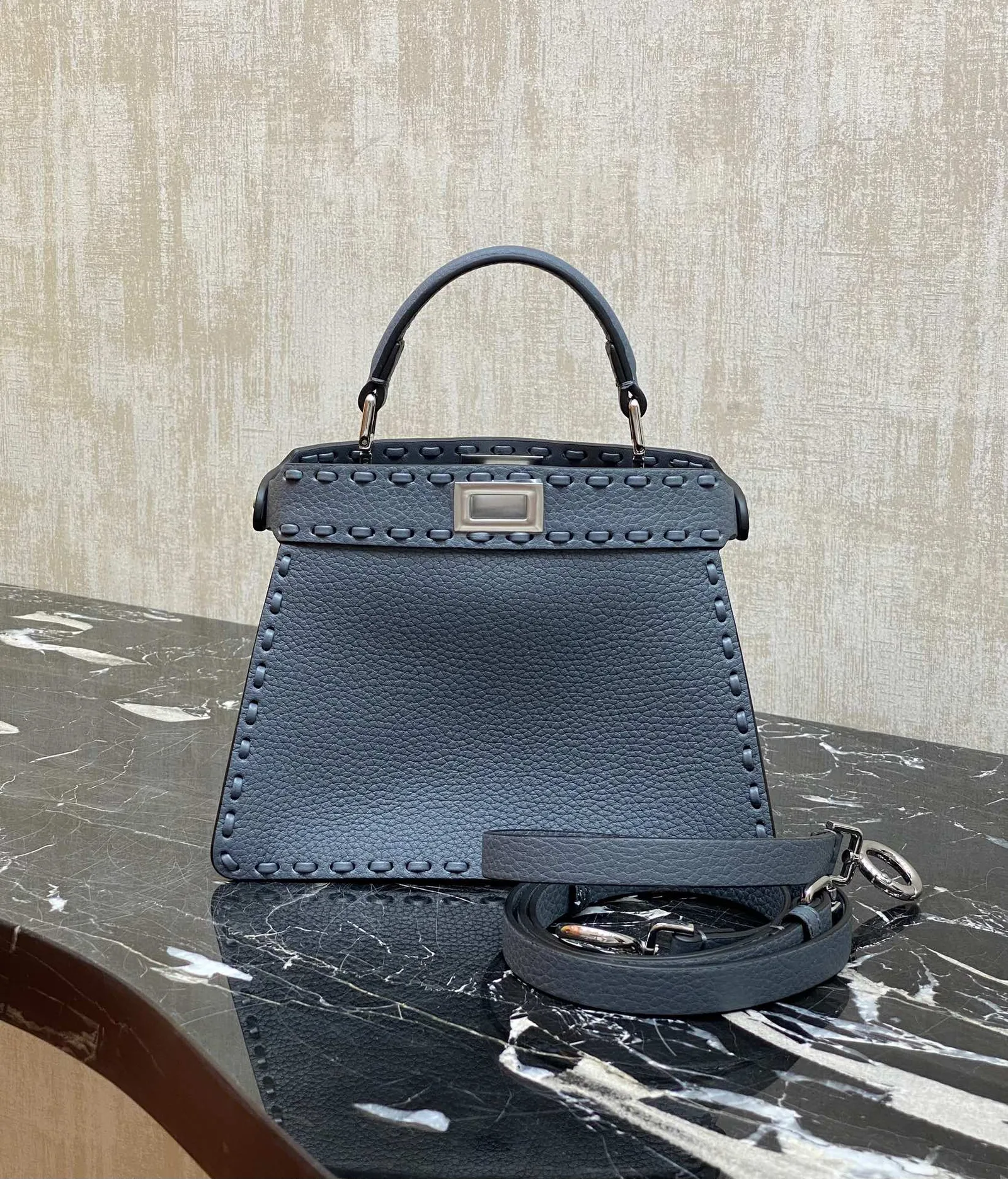 FENDI 미니 peekaboo petite  20x15.5x11cm