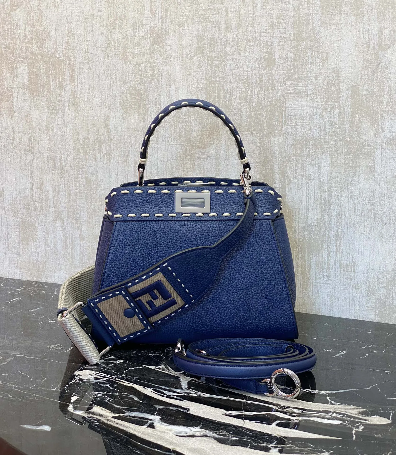 FENDI 미니 피카부  18 X11 X 23 cm