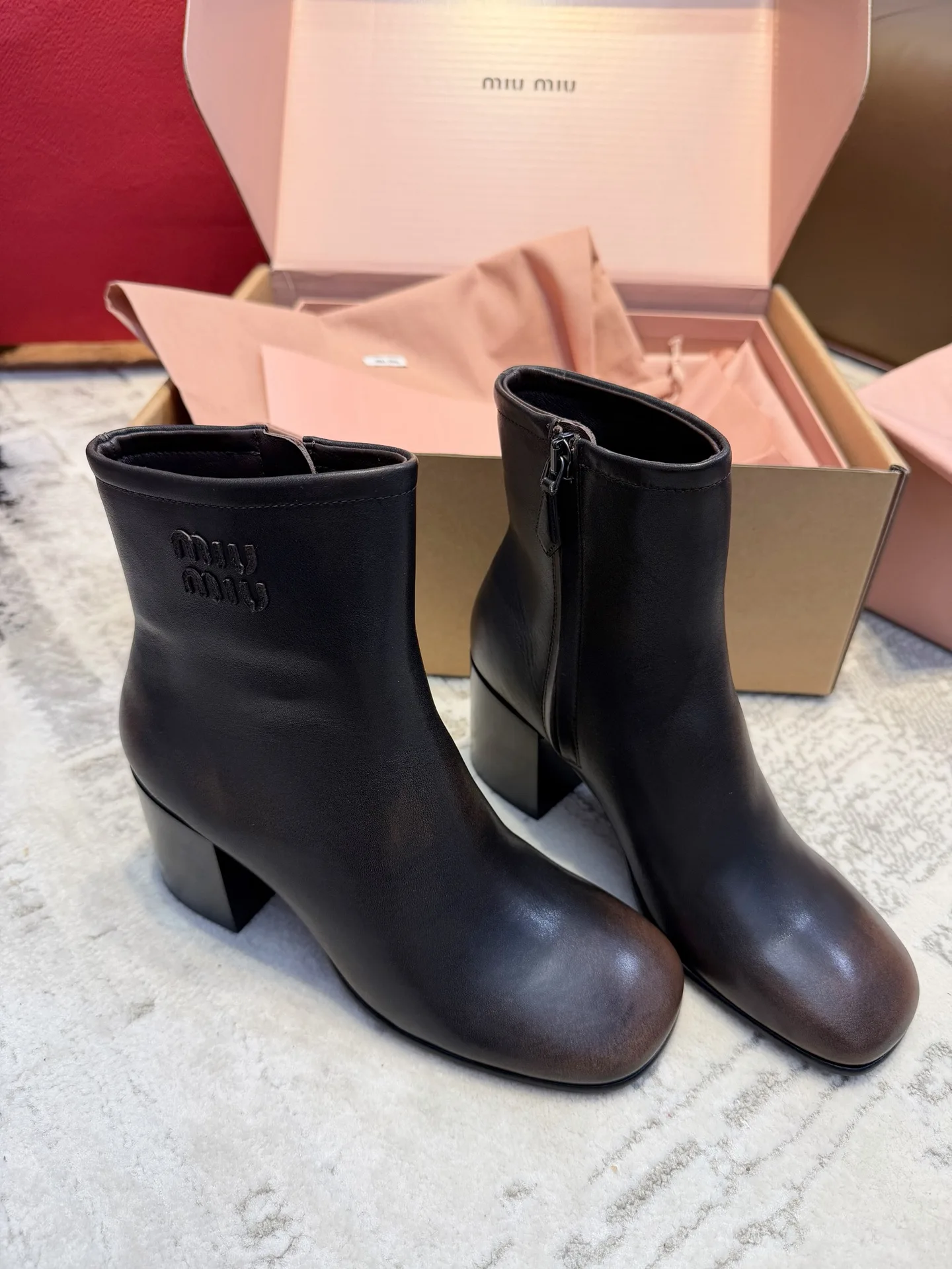 Miu Miu 로고 디테일 레더 부츠