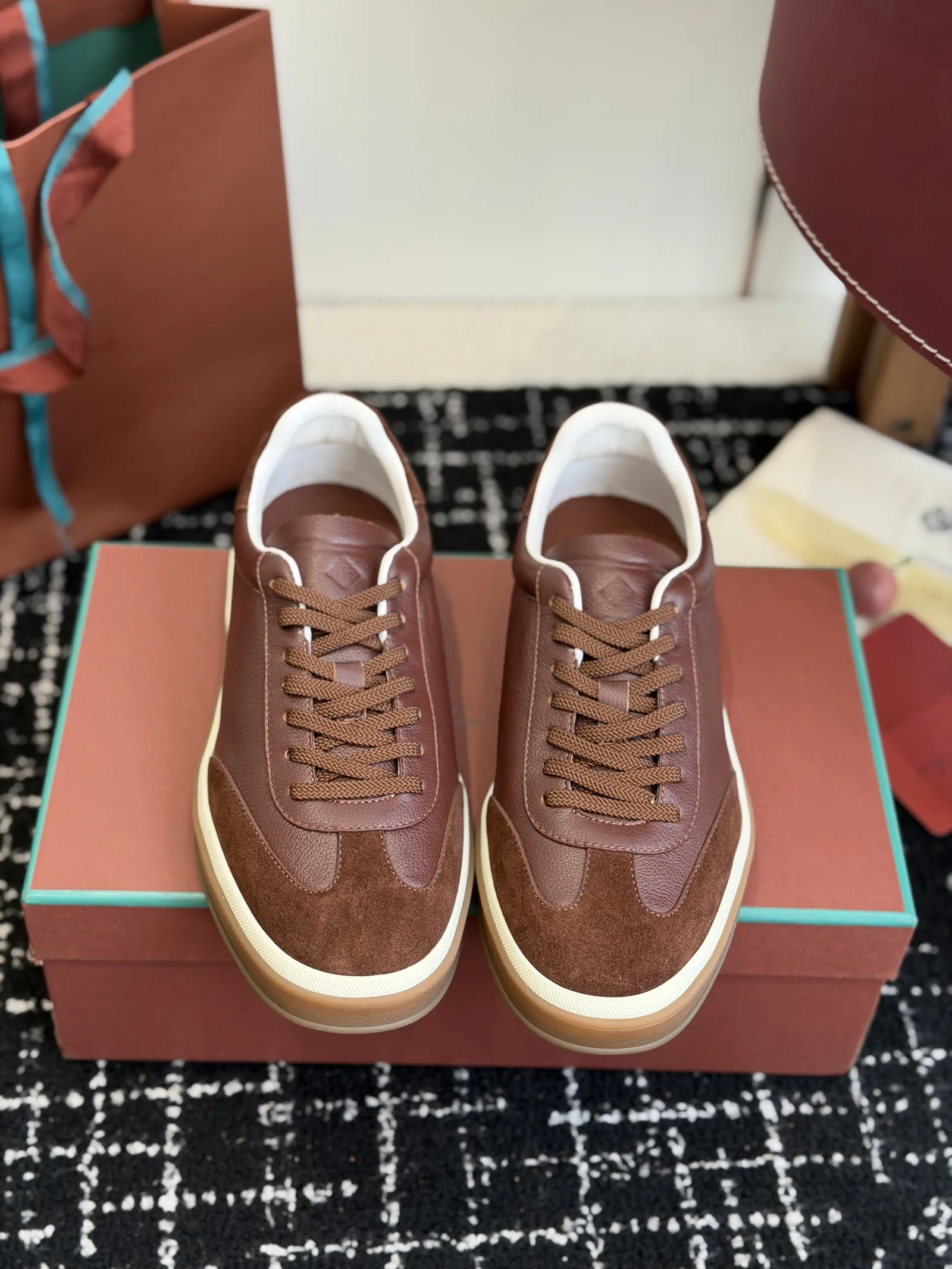 로로피아* 레더 스니커즈
