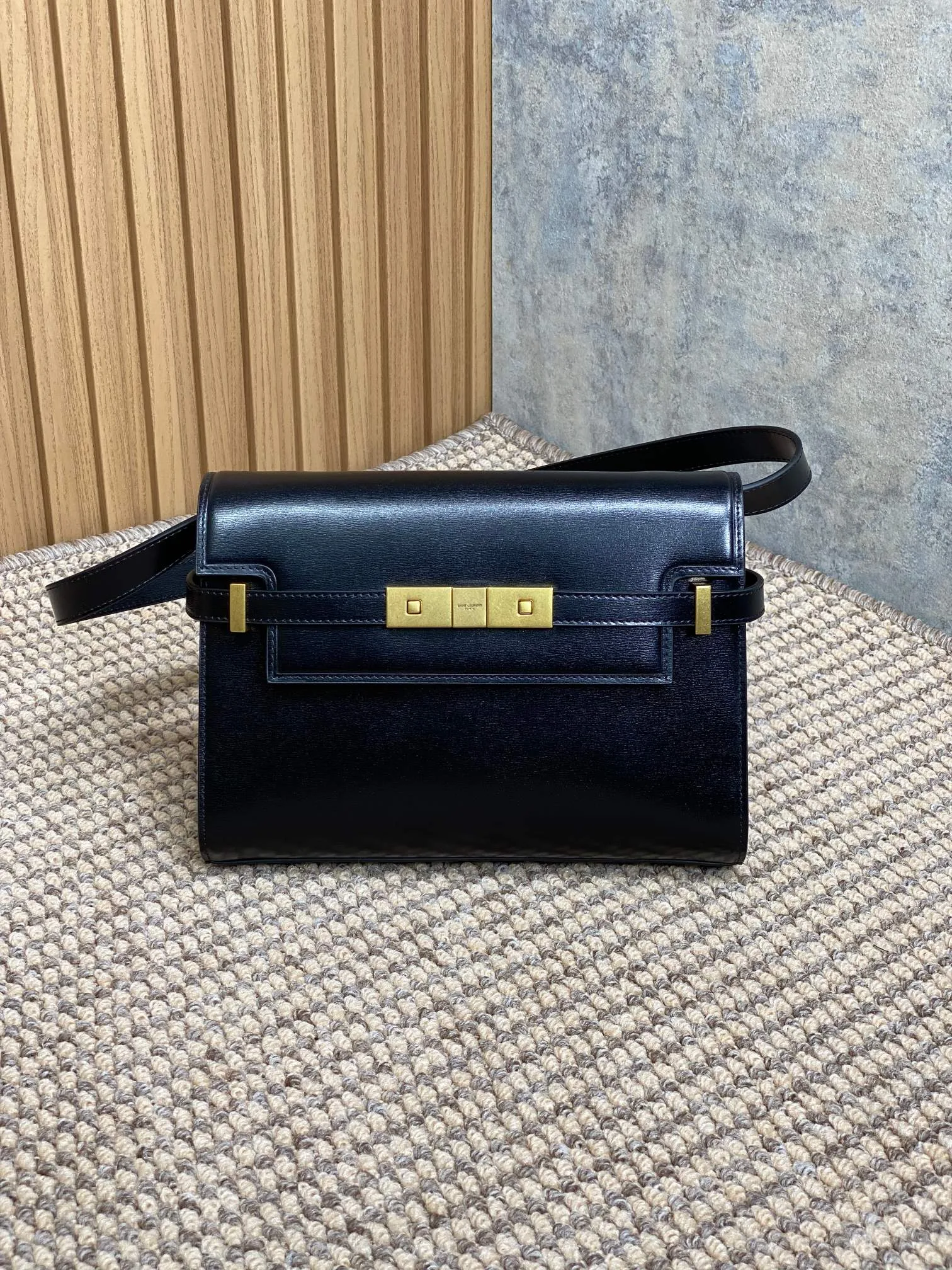 생로랑 맨하탄 스몰 숄더백 675626  24x6x17.5cm