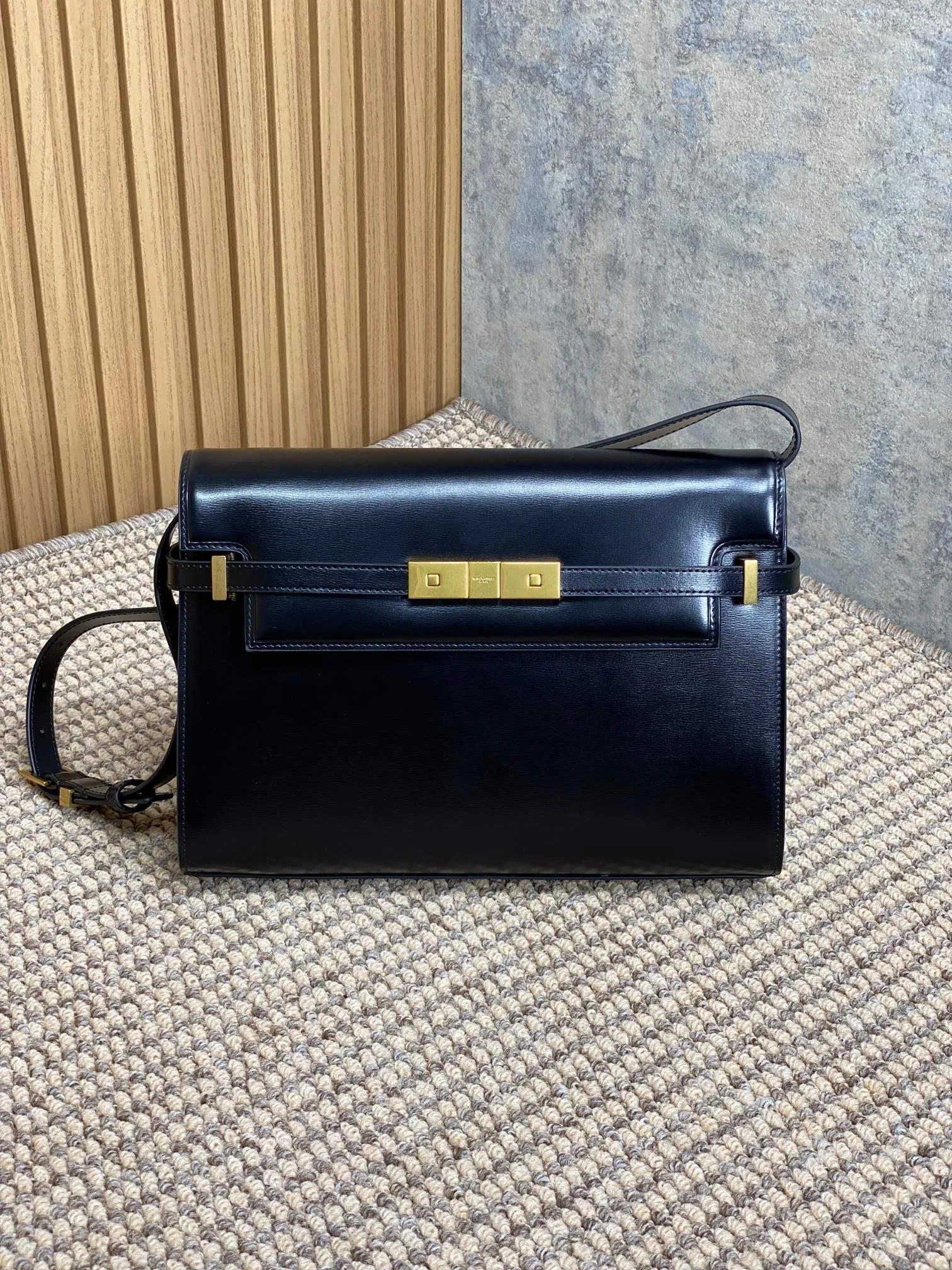 생로랑 맨하탄  숄더백   29x20x7.5cm