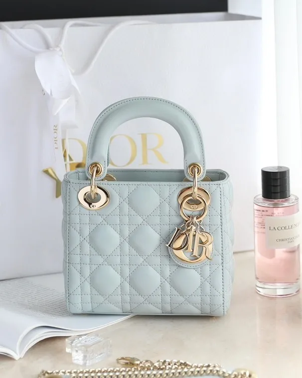 디올 Lady Dior  mini 17*15*7cm