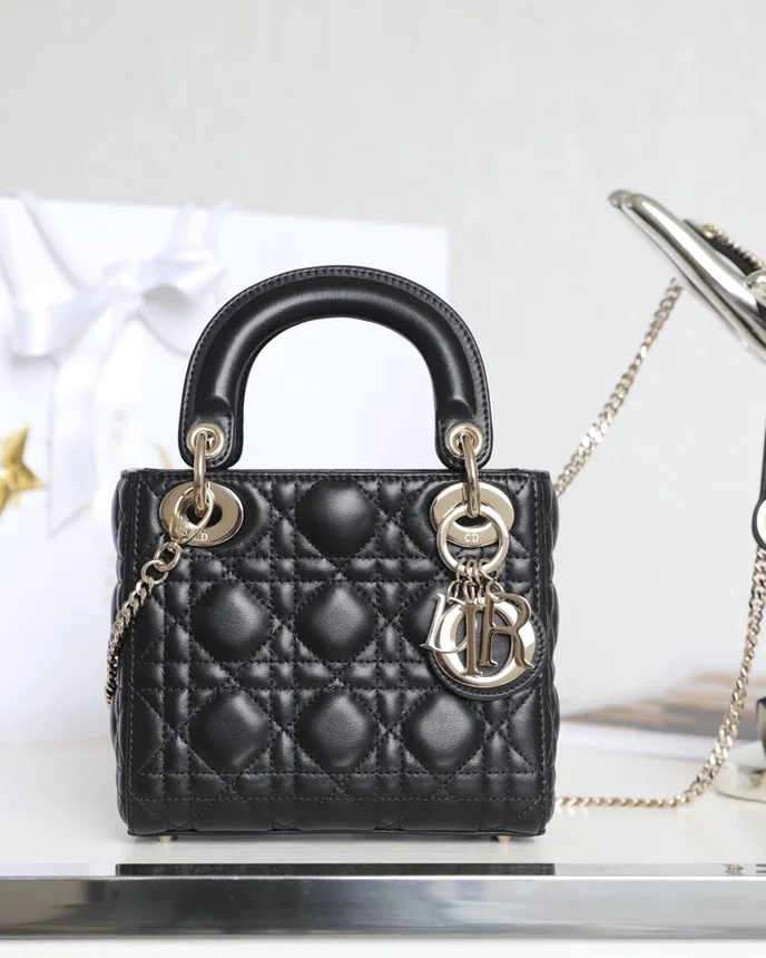 디올 Lady Dior  mini 17*15*7cm