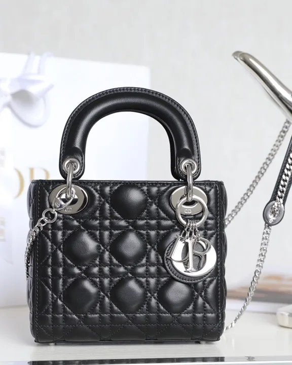 디올 Lady Dior  mini 17*15*7cm