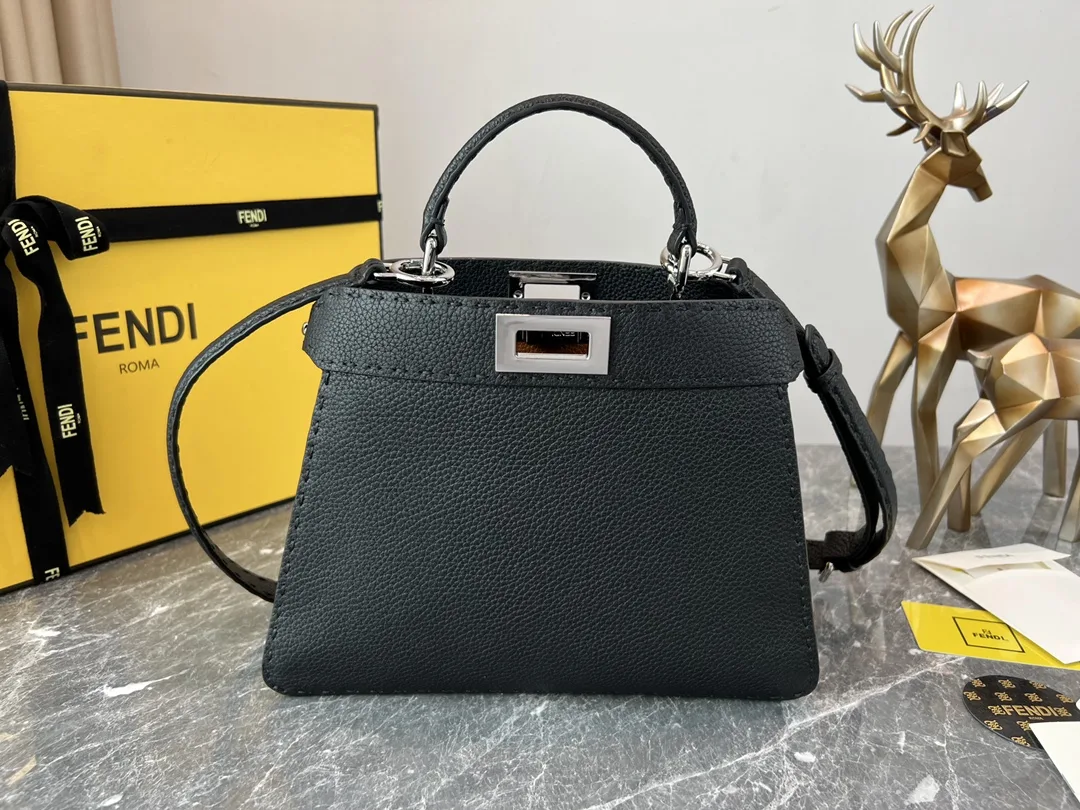 FENDI 스몰 피카부peekaboo   ISeeU 27*9.5*21cm