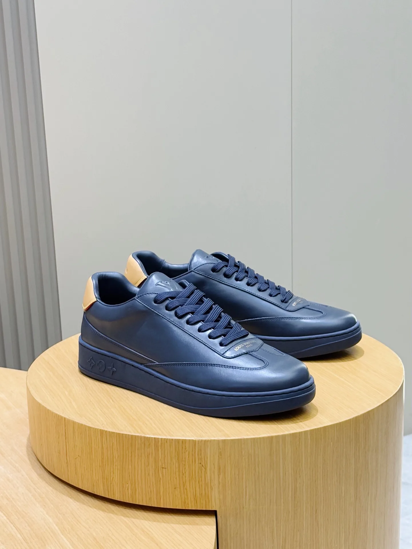1AJA75 LV Flash Sneaker