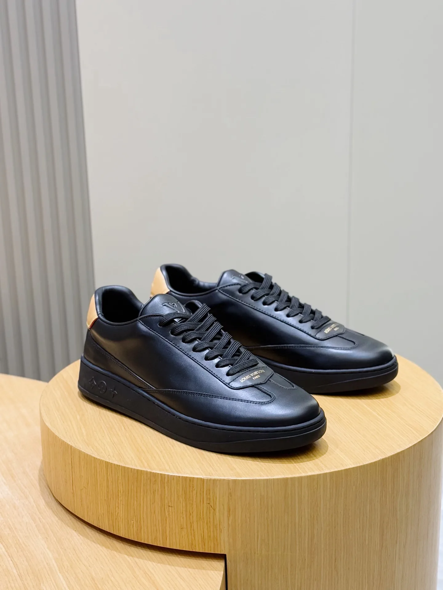 1AJA75 LV Flash Sneaker