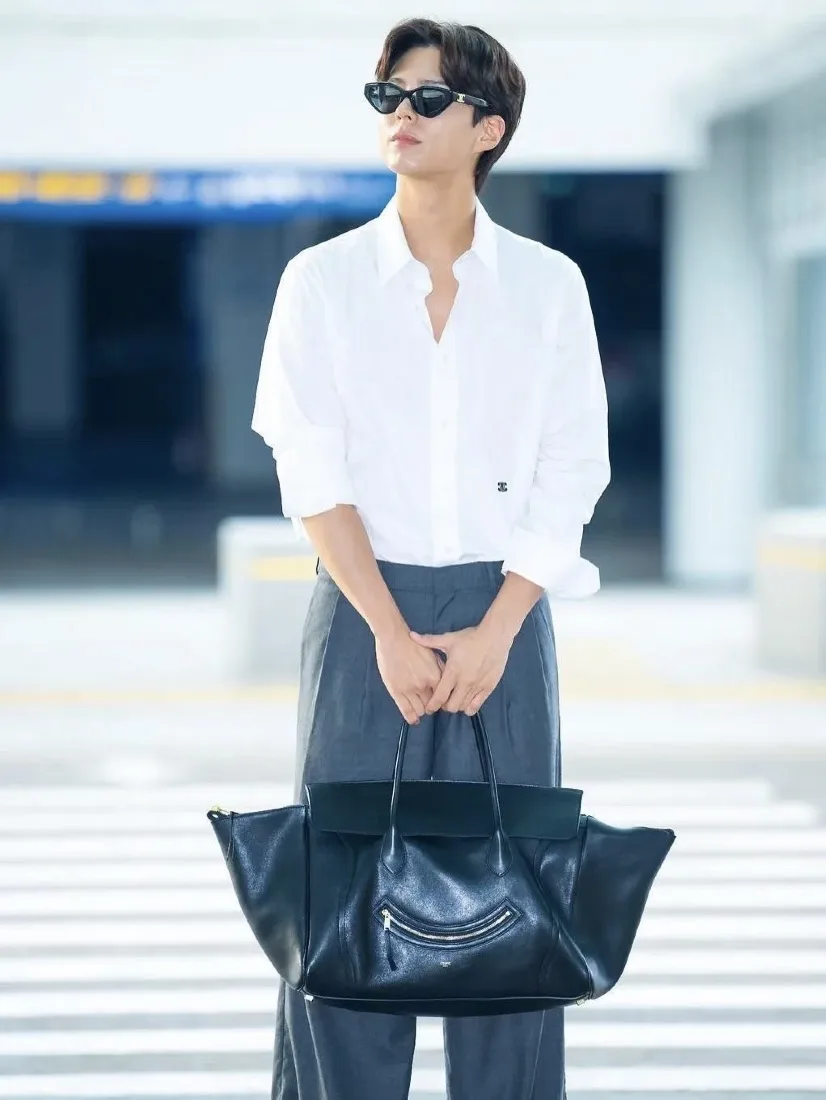 셀린느 25FW 스마일링 레더 토트 뉴러기지 백 16×22×36cm