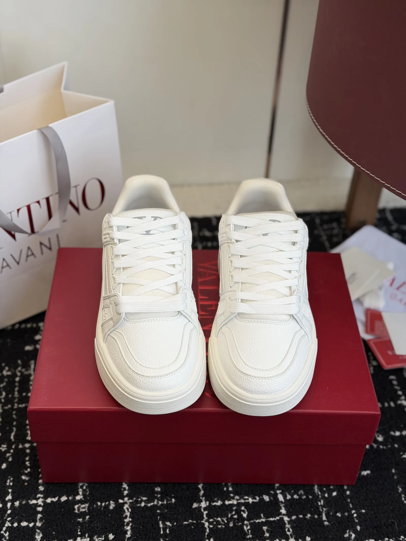 VALENTINO 25ss 스니커즈