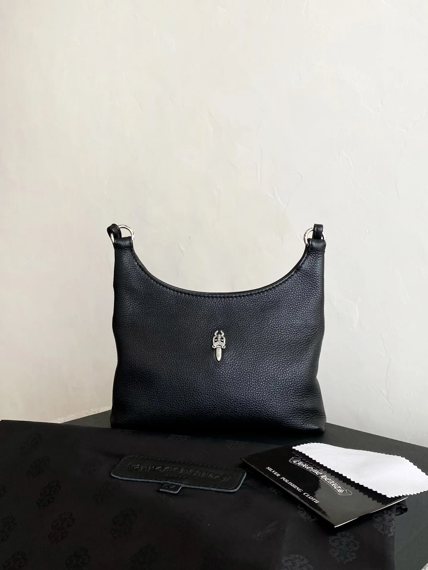 Chrome Hearts Viv Dagger Shoulder Bag  21×20×5.5cm