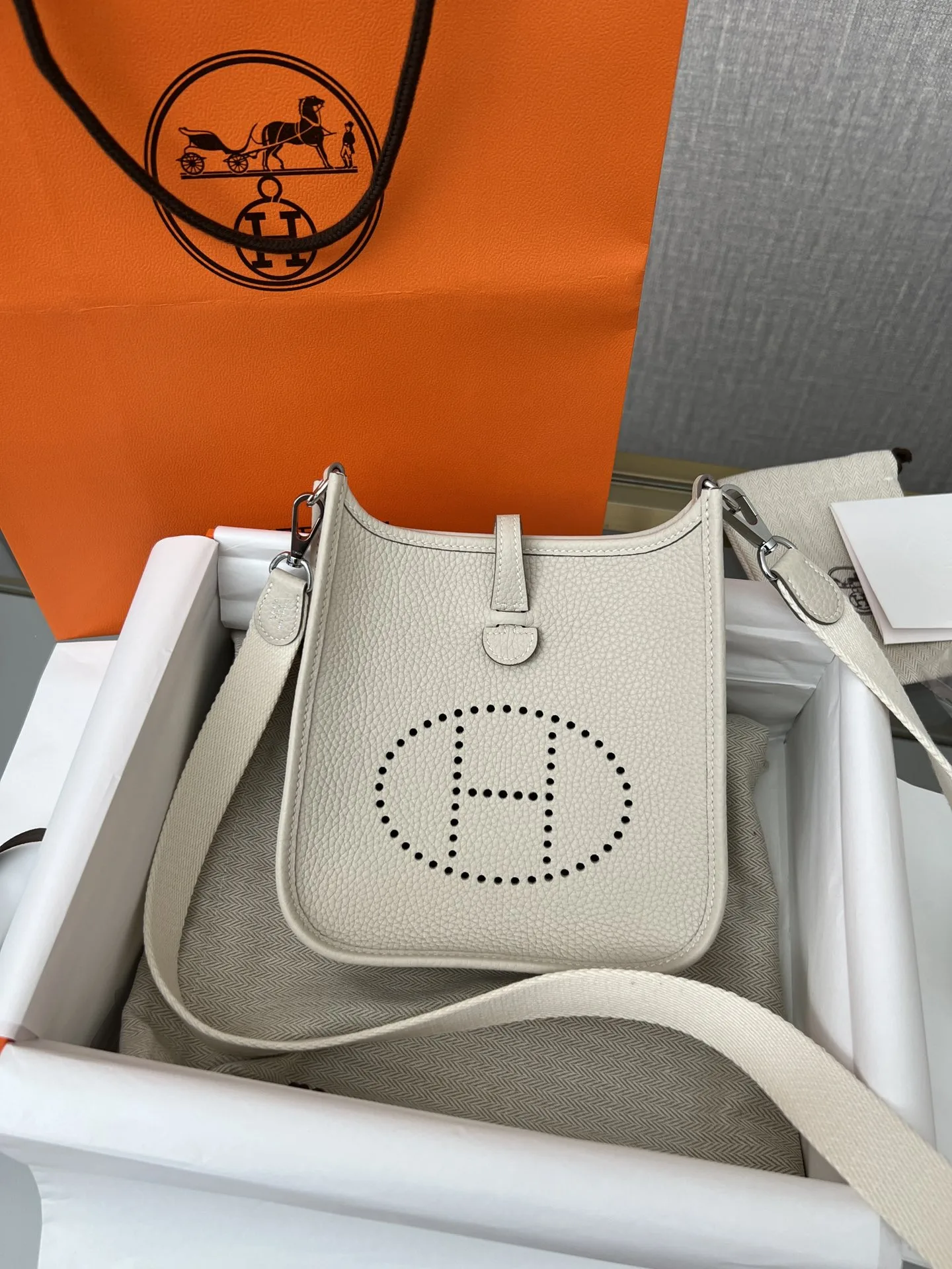 M9 Herme* Evelyne 16 bag
