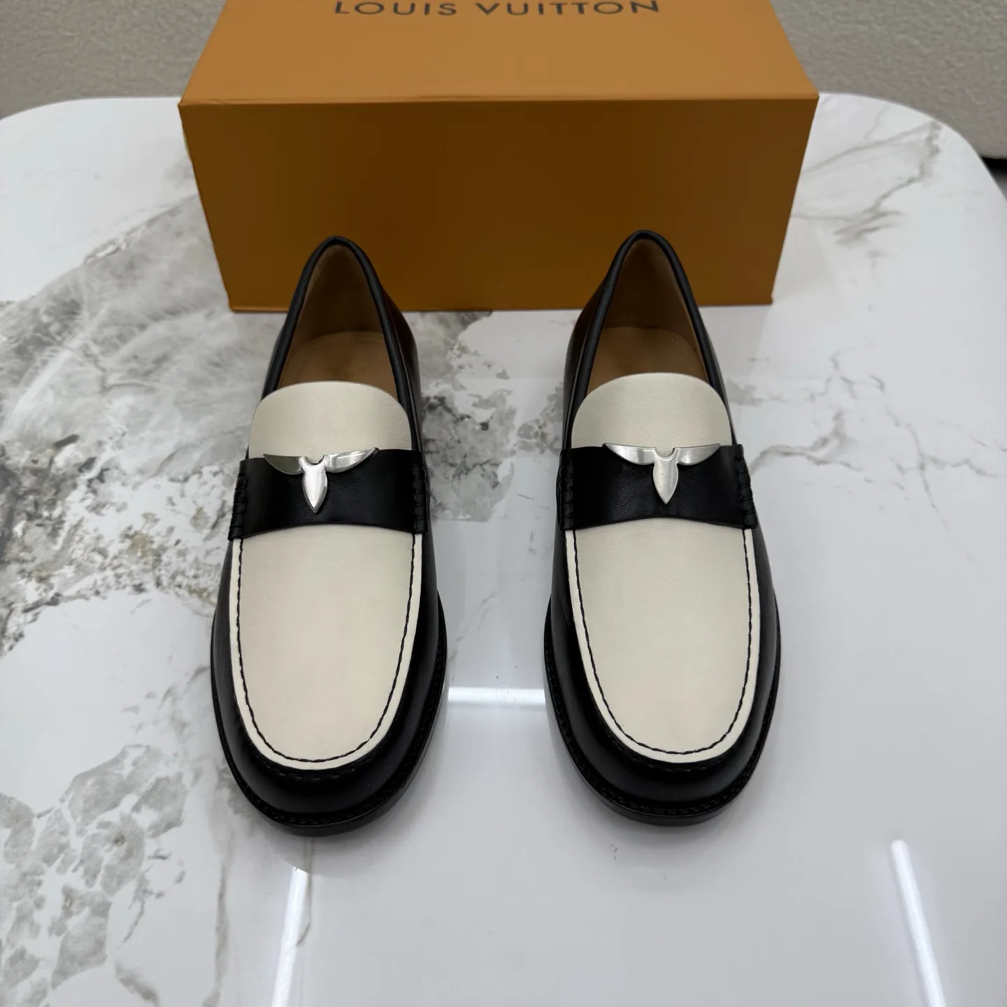 1AIYV2 LV Oxford Loafer로퍼
