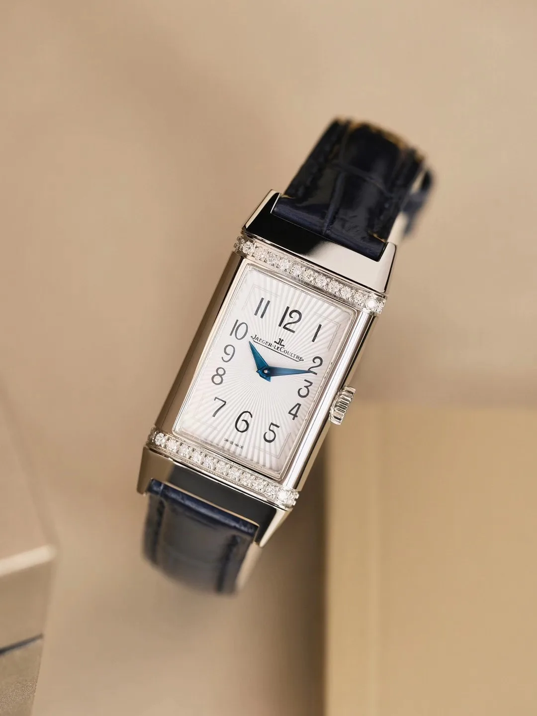 Jaeger Reverso One Q3288560    40.1mm x 20mm