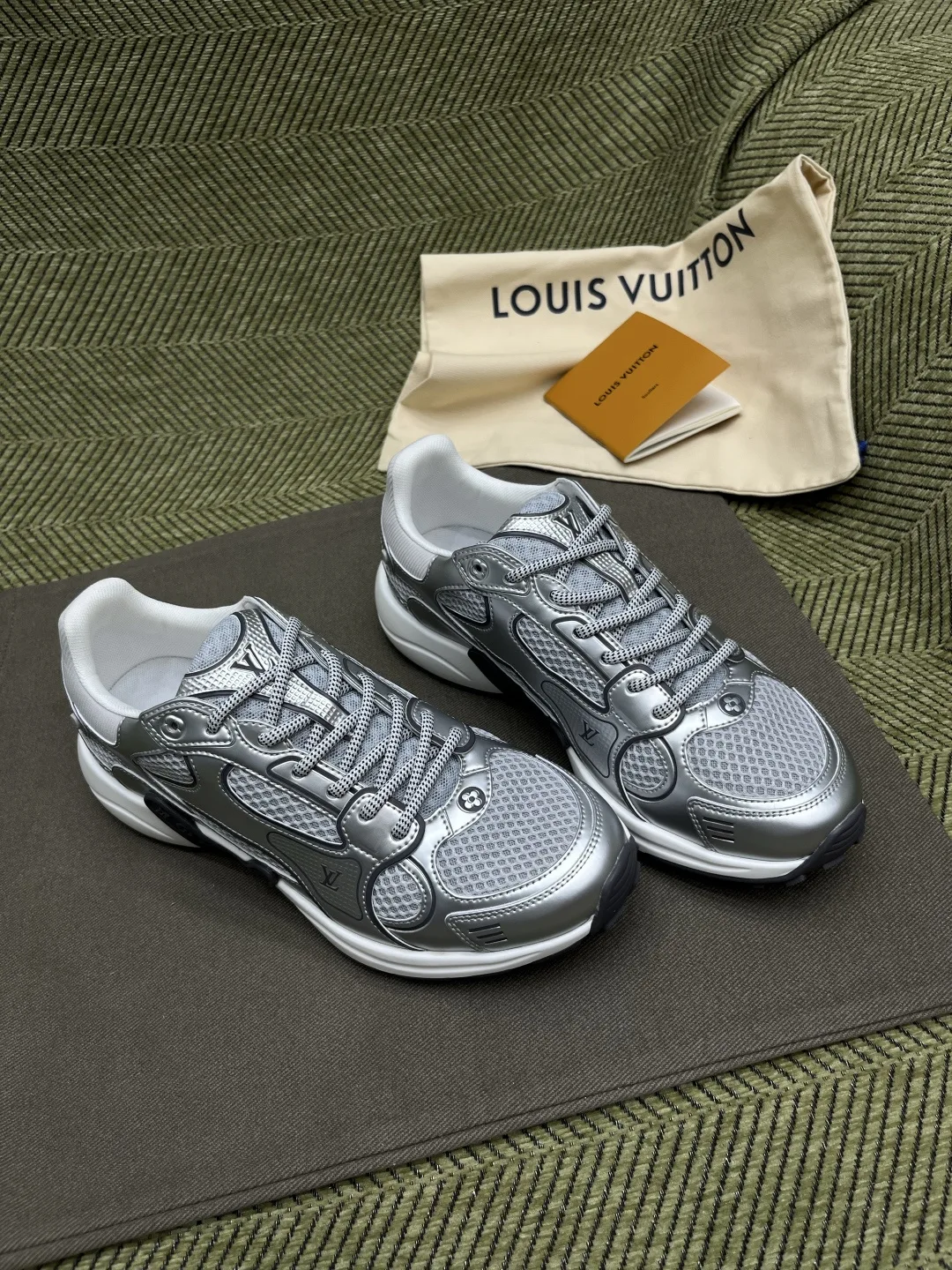 LV 올림피아 스니커즈