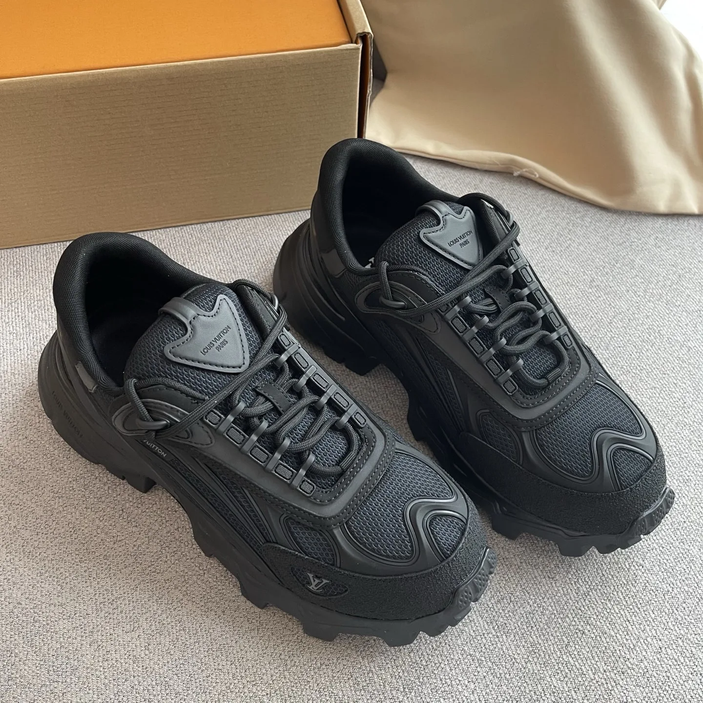 LV Summit Sneaker 1AJAXX