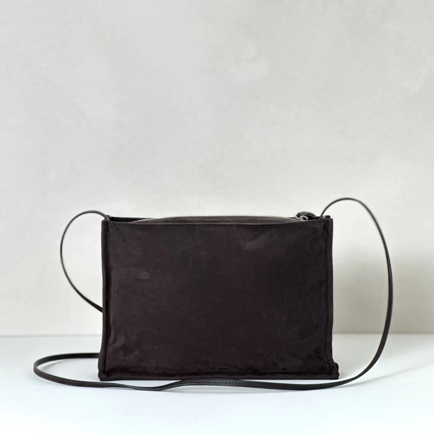 더로우 크로스백  스웨이드 23.5cmX16cmX5.5cm