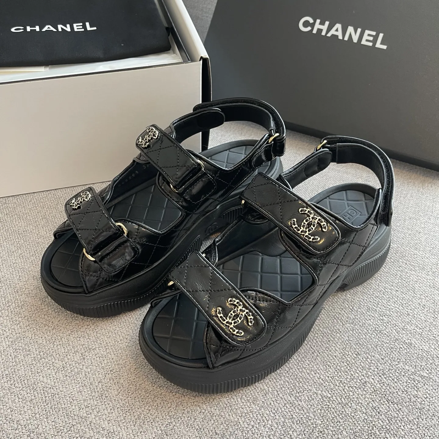 유광 벨크로 샌들 25FW G46293