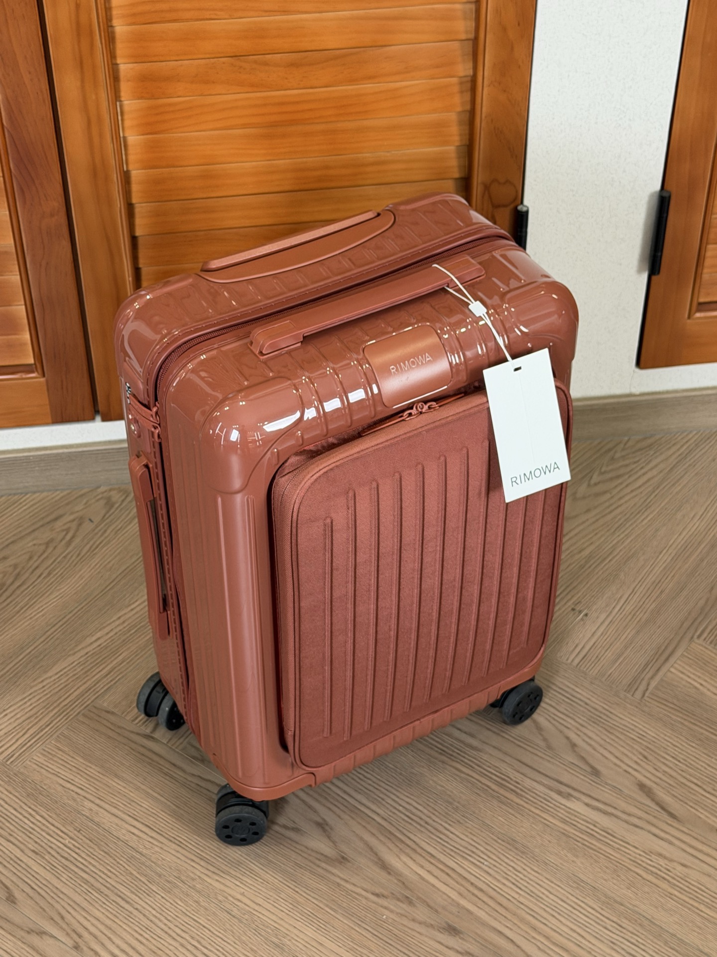 리모와 Essential Sleeve  Cabin 55X39X23cm