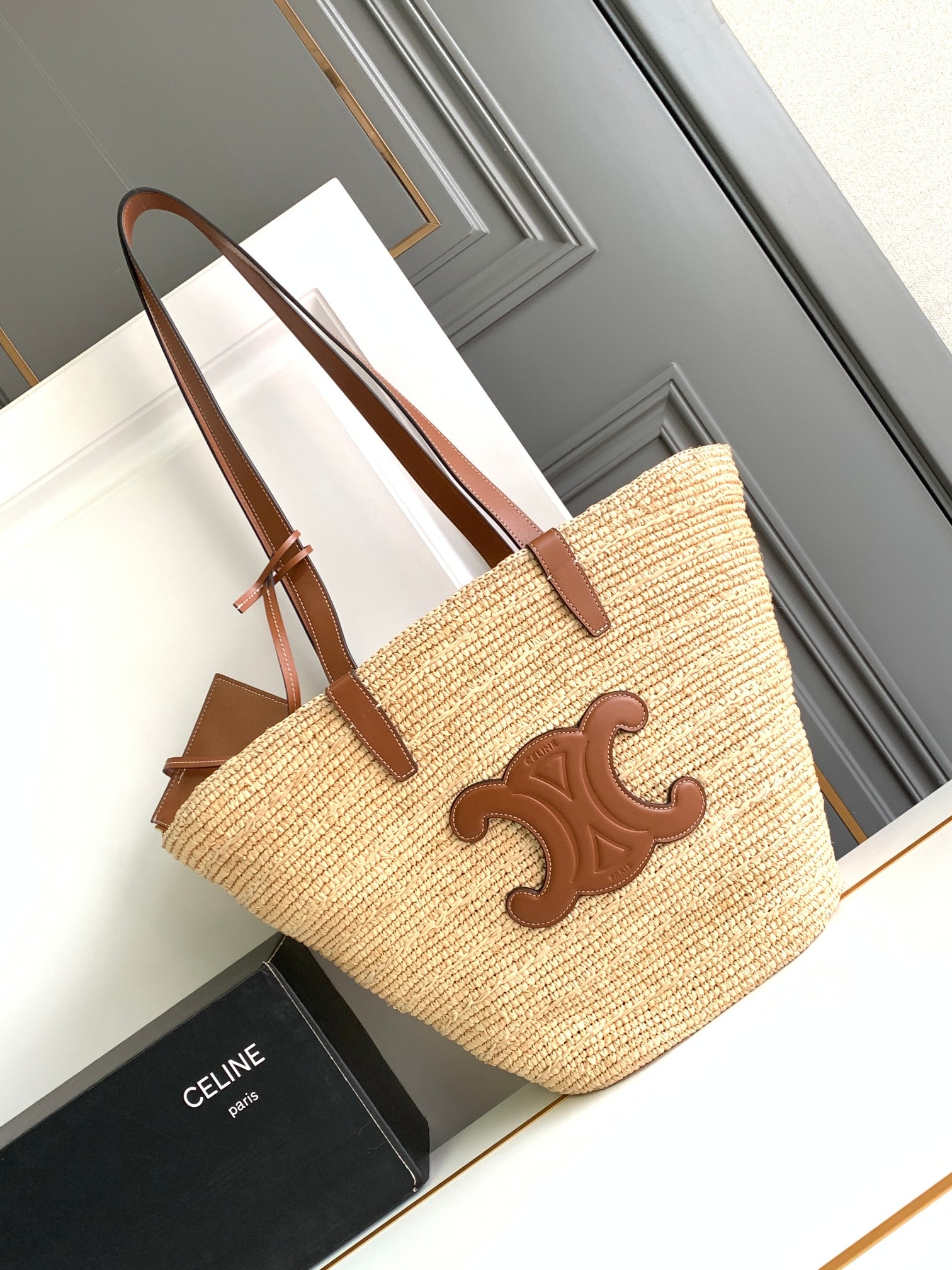 CELINE 미디엄 서플 클래식 파니에 114342FF7.04LU -22 X 30 X 14cm