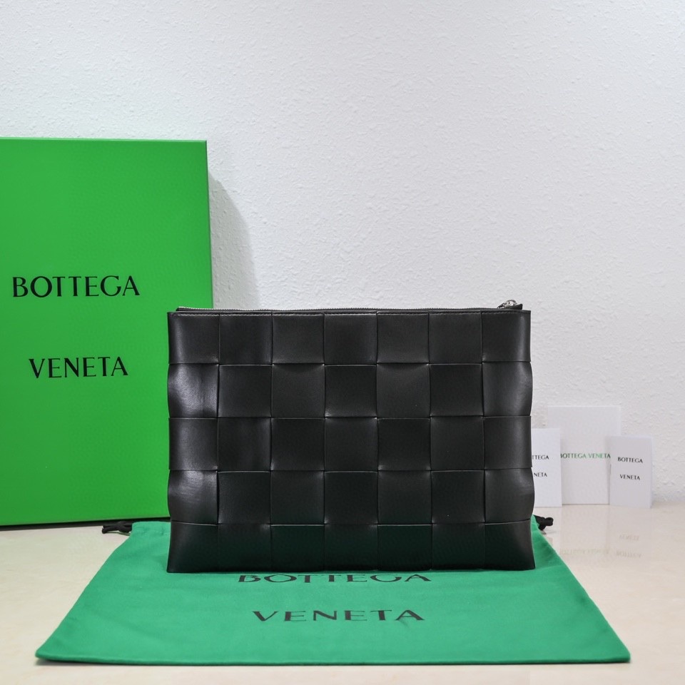 BOTTEGA VENETA 보테가베네타 22FW 카세트 클러치  35x25cm