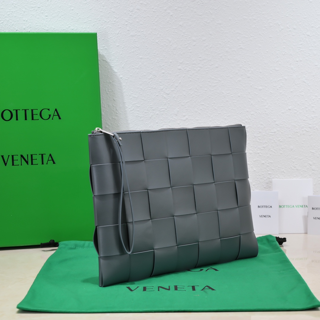 BOTTEGA VENETA 보테가베네타 22FW 카세트 클러치  35x25cm