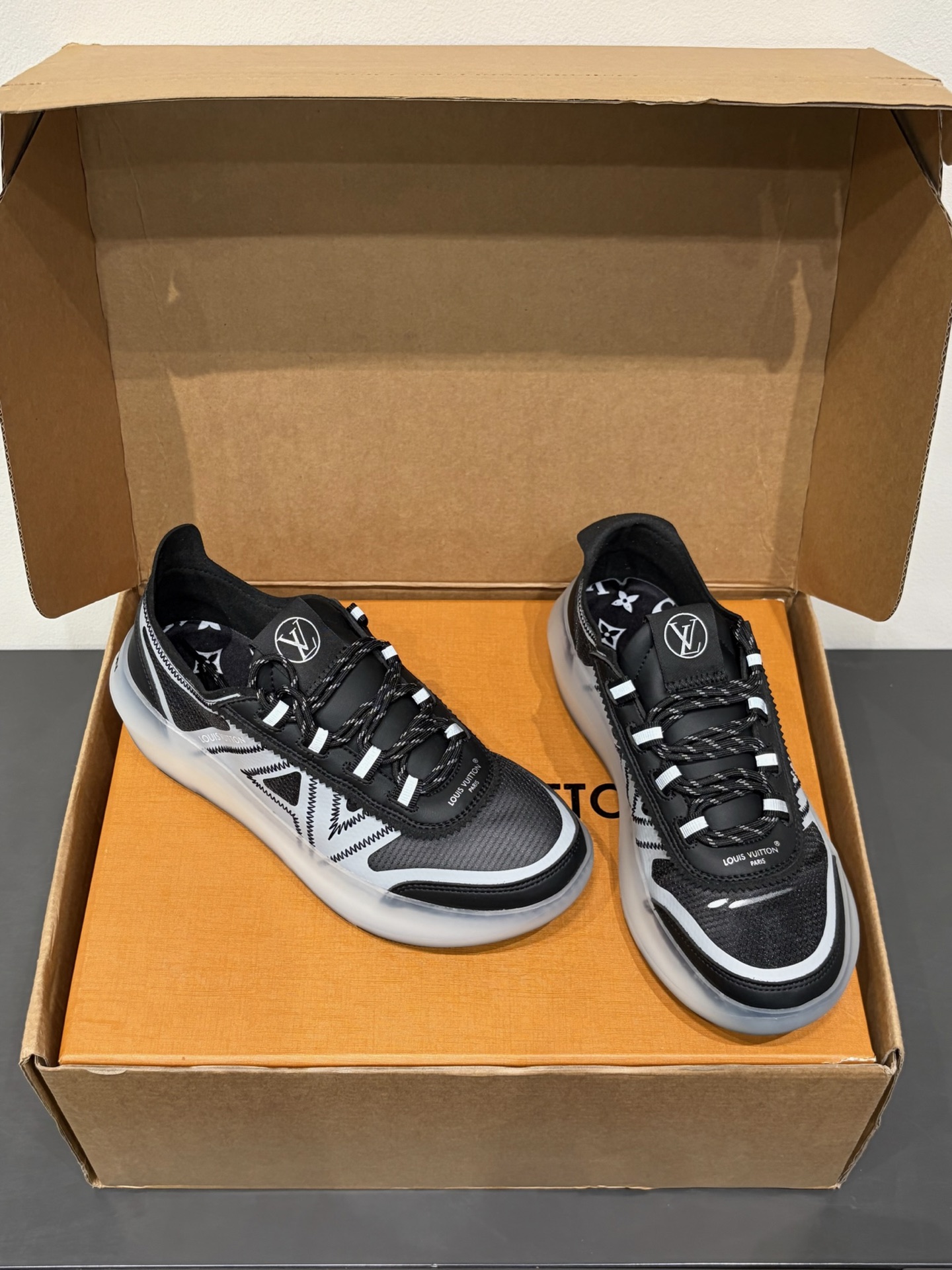 1AJOY9 LV Sprint Sneaker