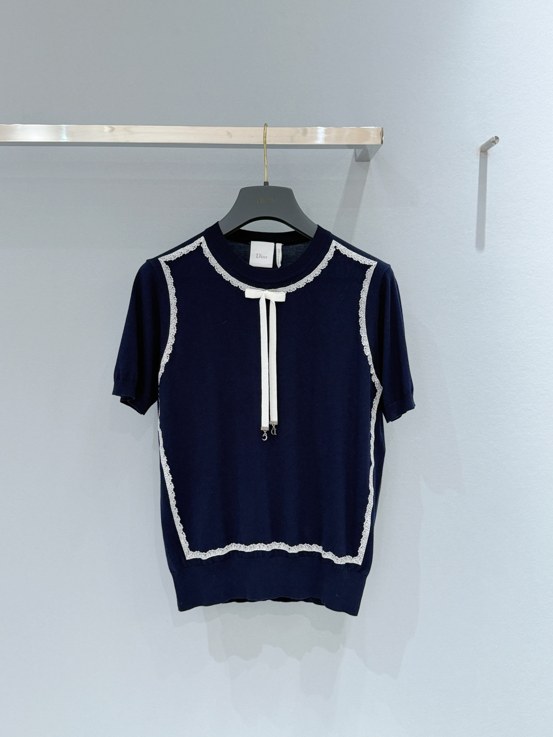 디올 Short-Sleeved Sweater 624S24A6E80