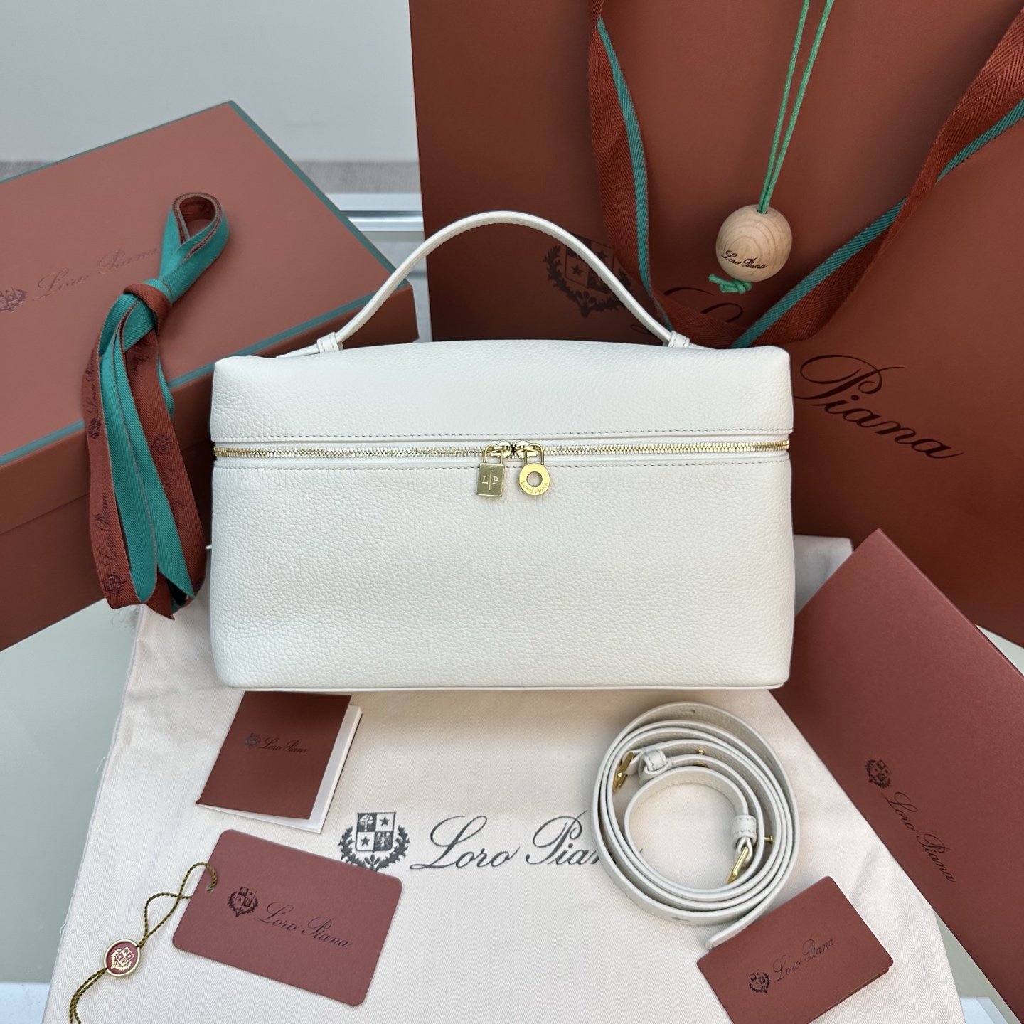 로로피아나 Extra Pocket L27