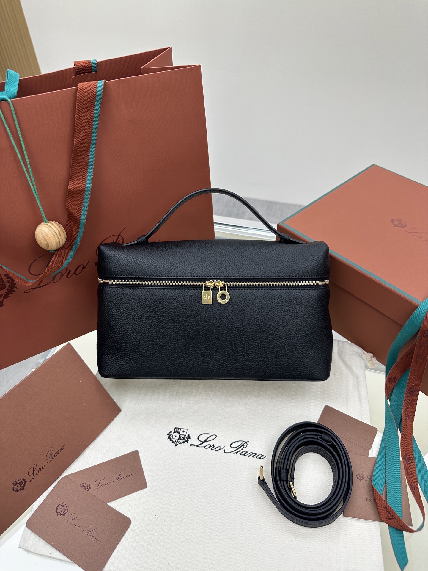 로로피아나 Extra Pocket L27
