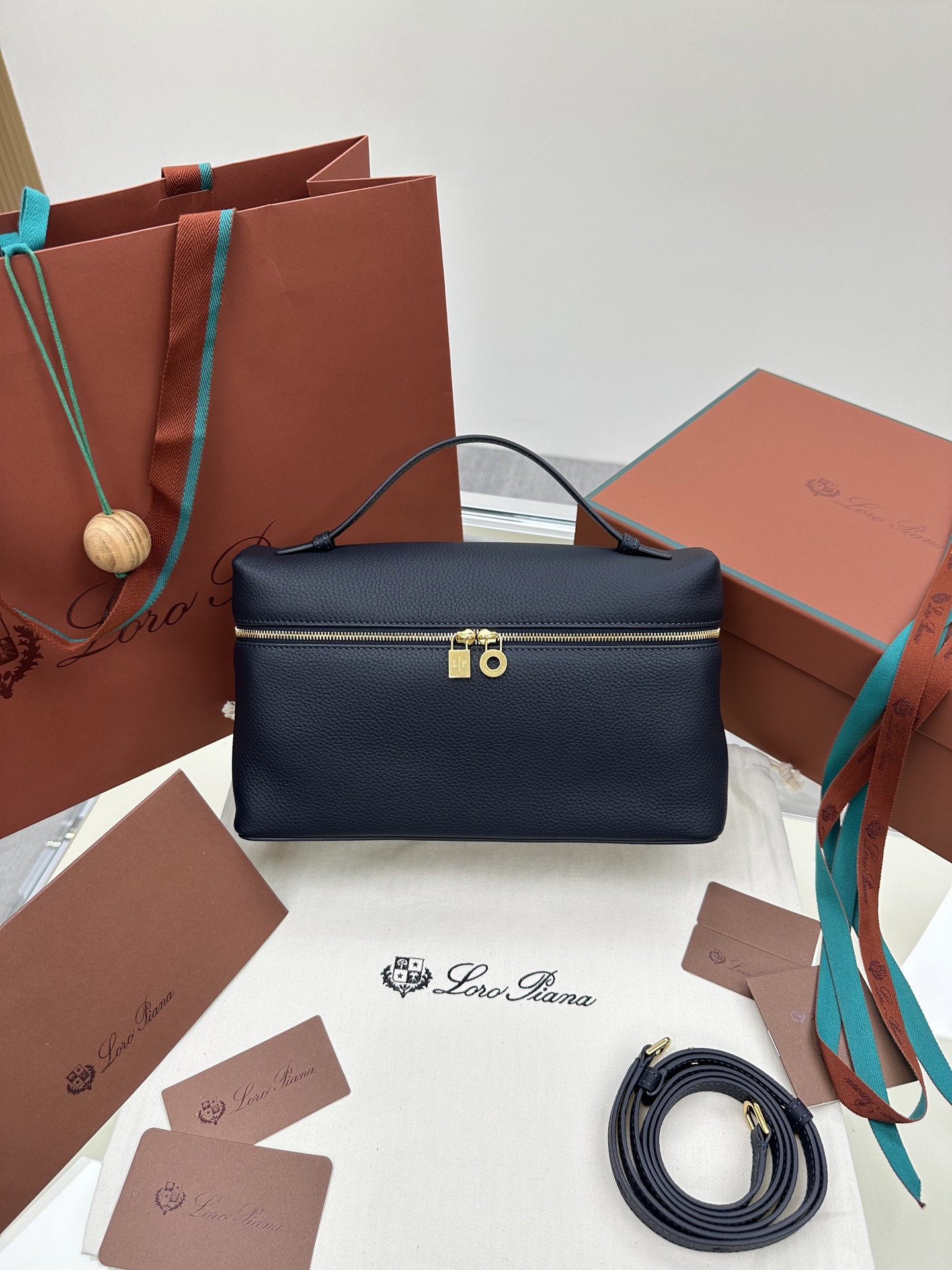 로로피아나 Extra Pocket L27