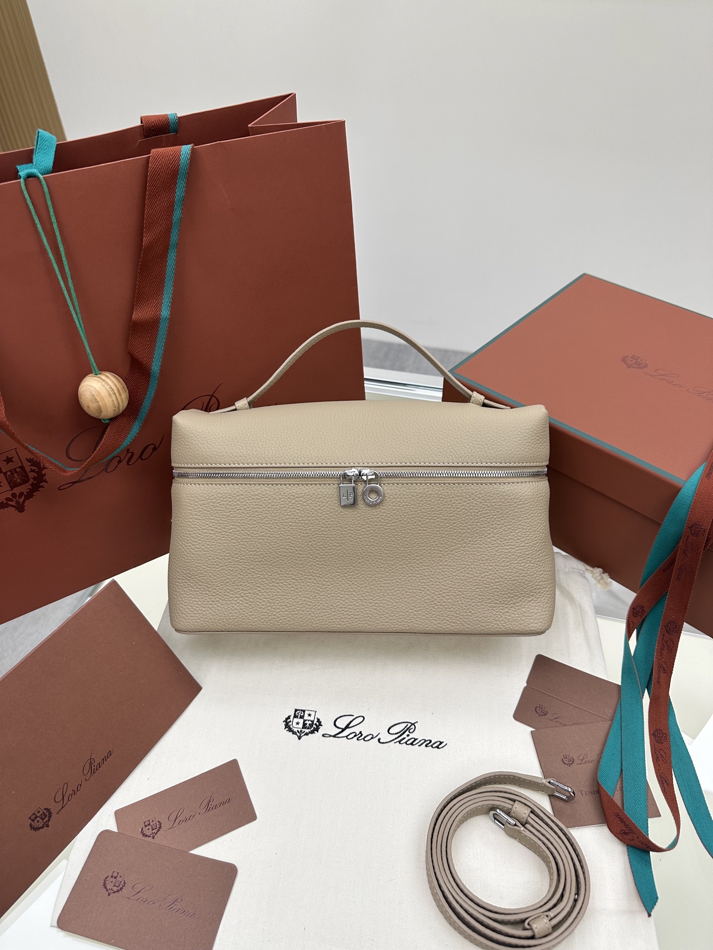 로로피아나 Extra Pocket L27