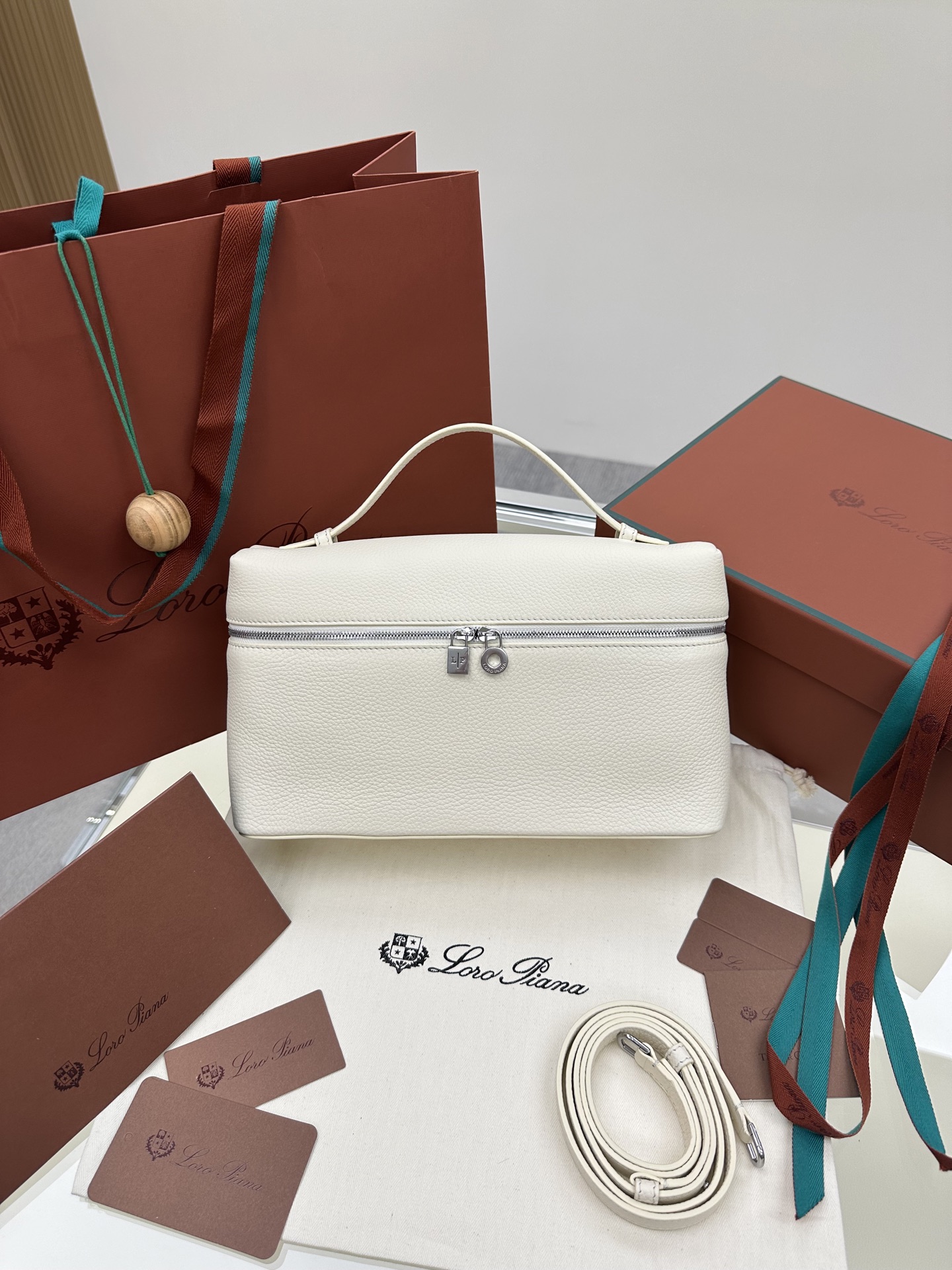 로로피아나 Extra Pocket L27