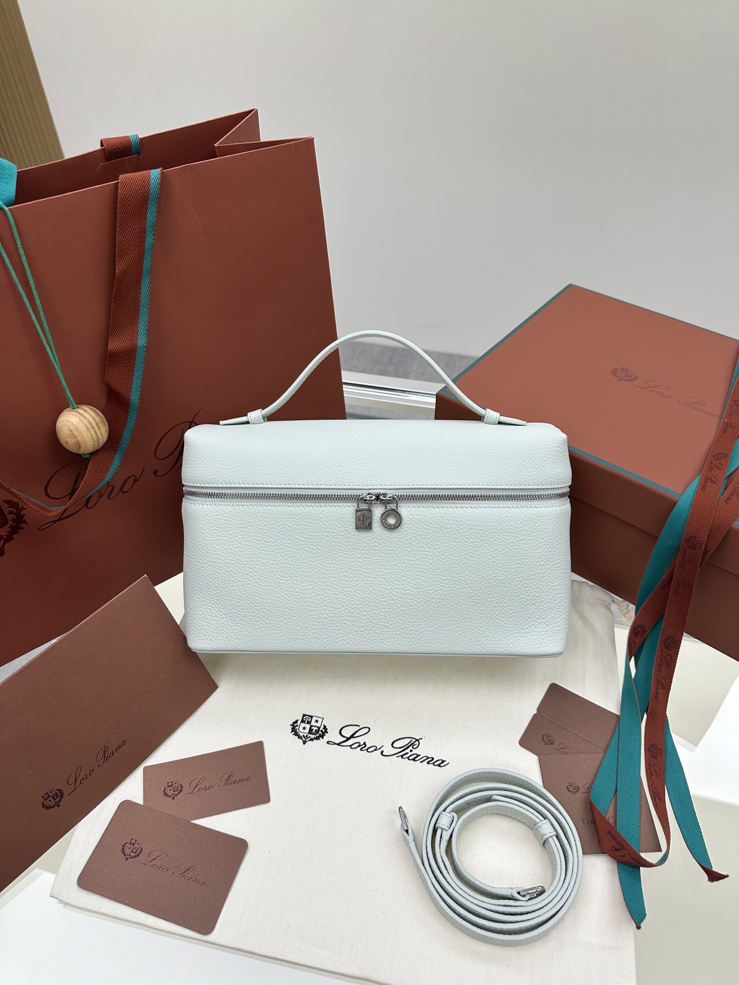 로로피아나 Extra Pocket L27