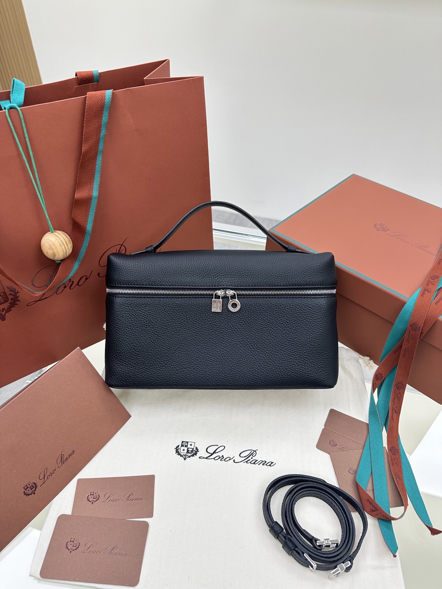 로로피아나 Extra Pocket L27