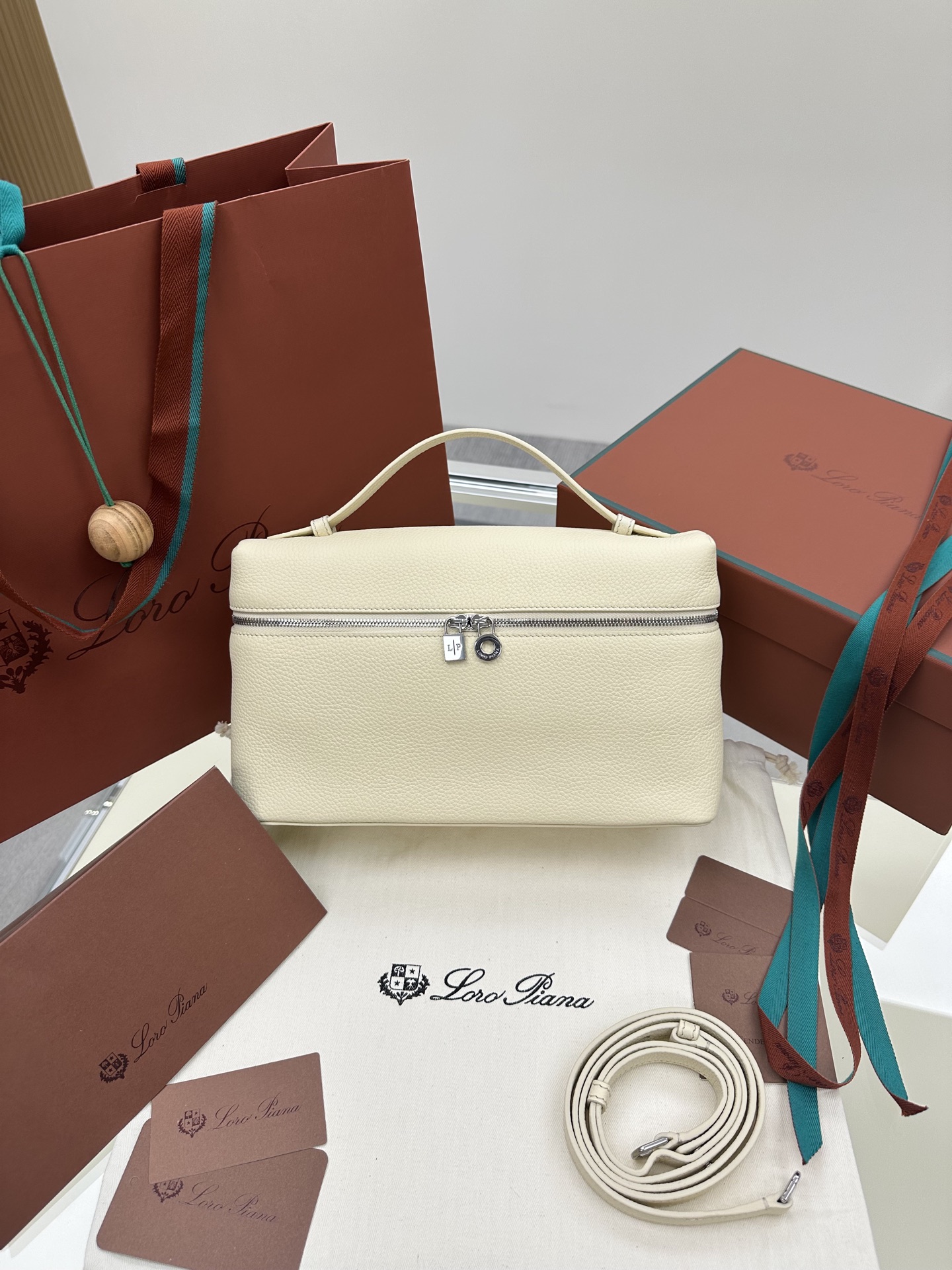 로로피아나 Extra Pocket L27