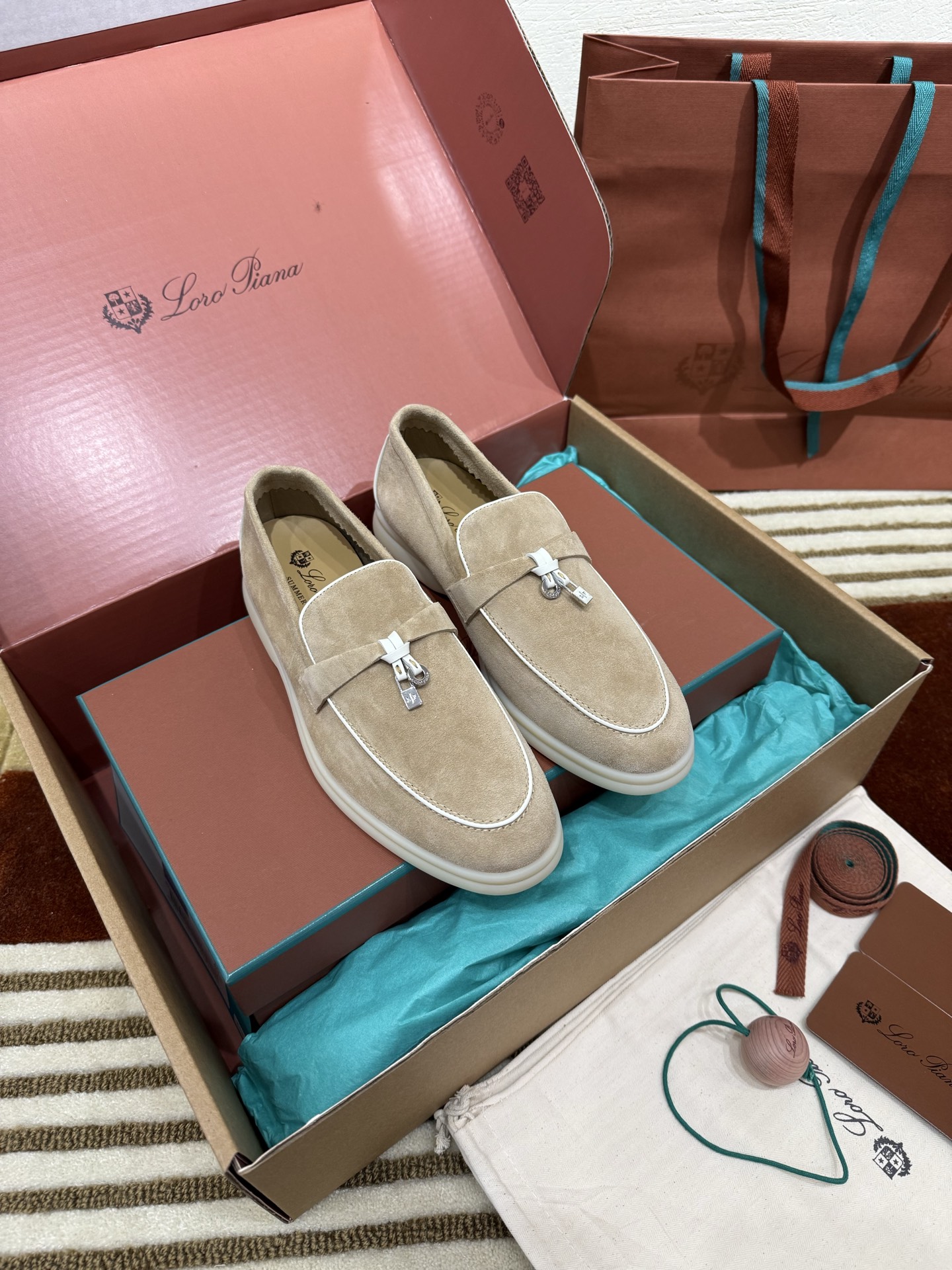 로로 피아나 썸머 참 워크 스웨이드
