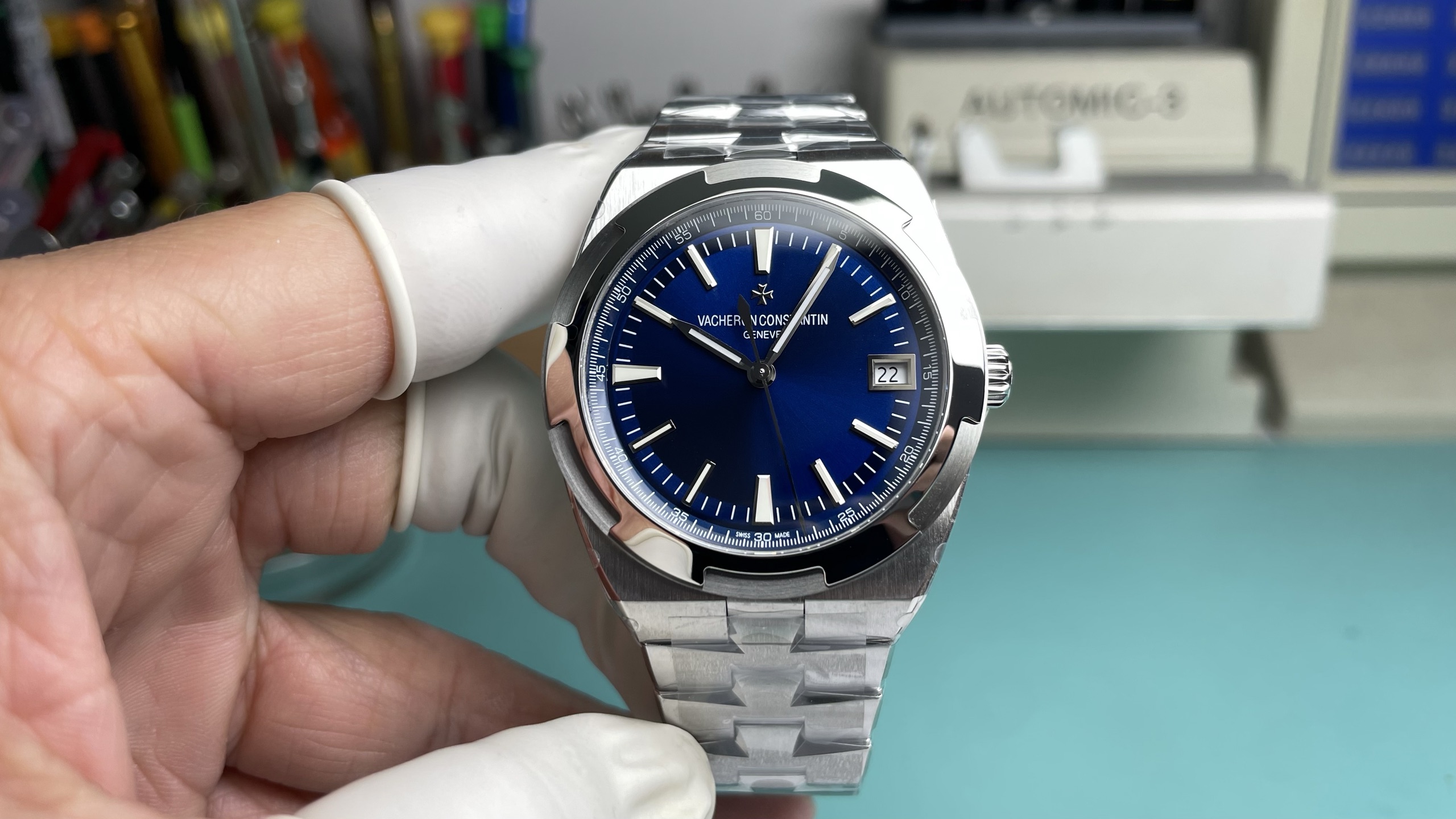 8F｜Cal.5100 무브먼트｜41mm｜바쉐론 콘스탄틴 오버시즈 4500V
