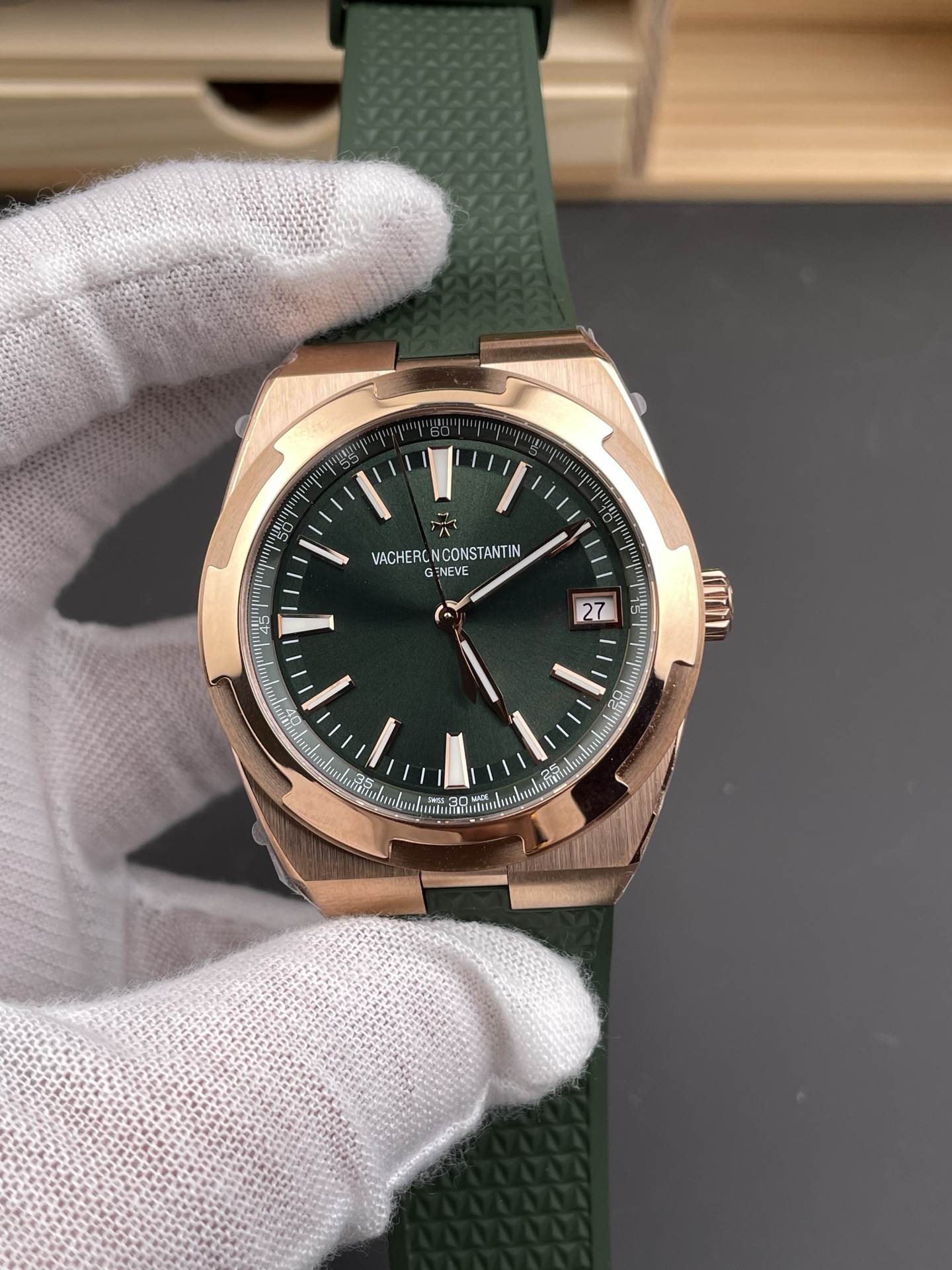 8F｜Cal.5100 무브먼트｜41mm｜바쉐론 콘스탄틴 오버시즈 4500V