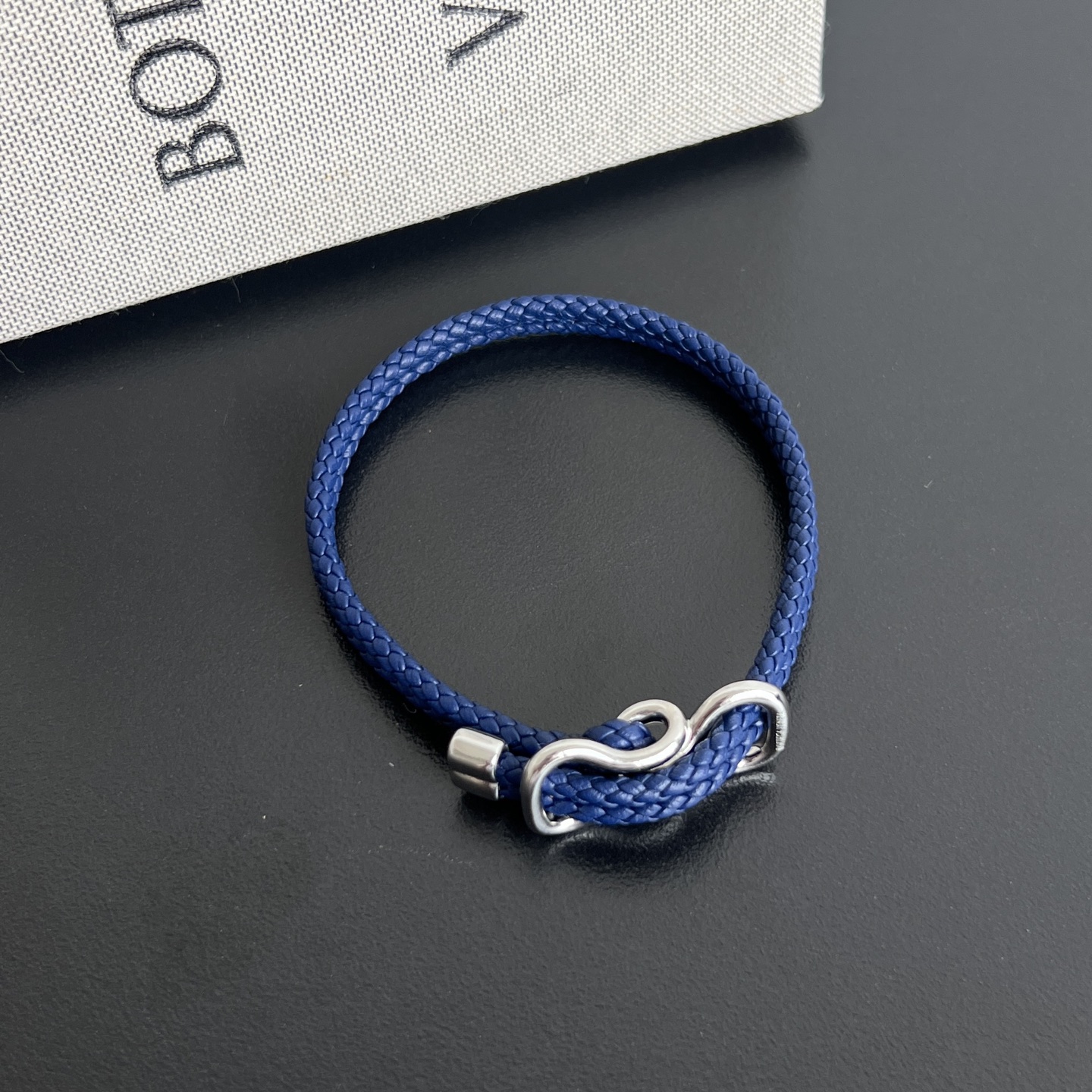 보테가베네타   브레이드 나파 가죽 브레이슬릿   19cm