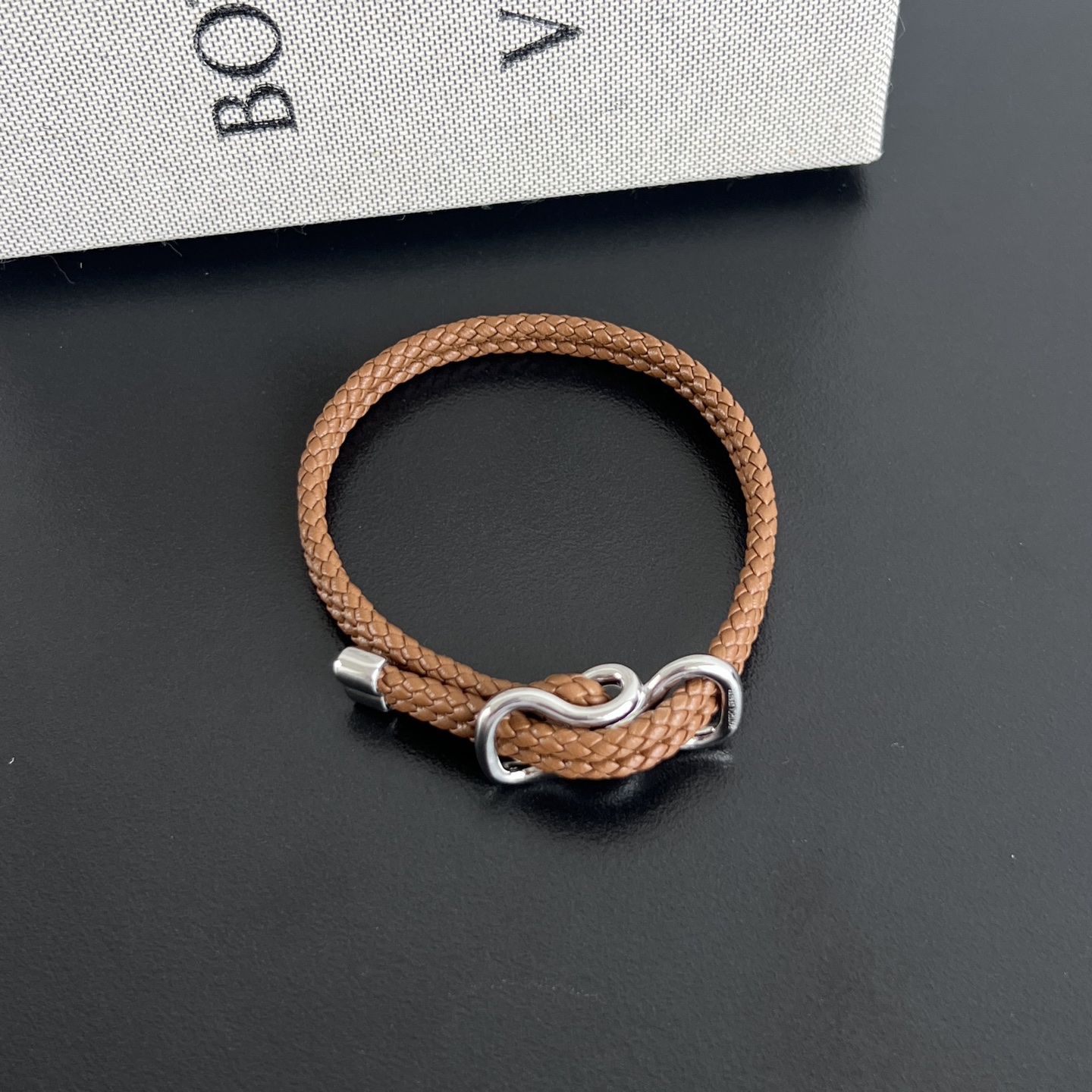 보테가베네타   브레이드 나파 가죽 브레이슬릿   19cm