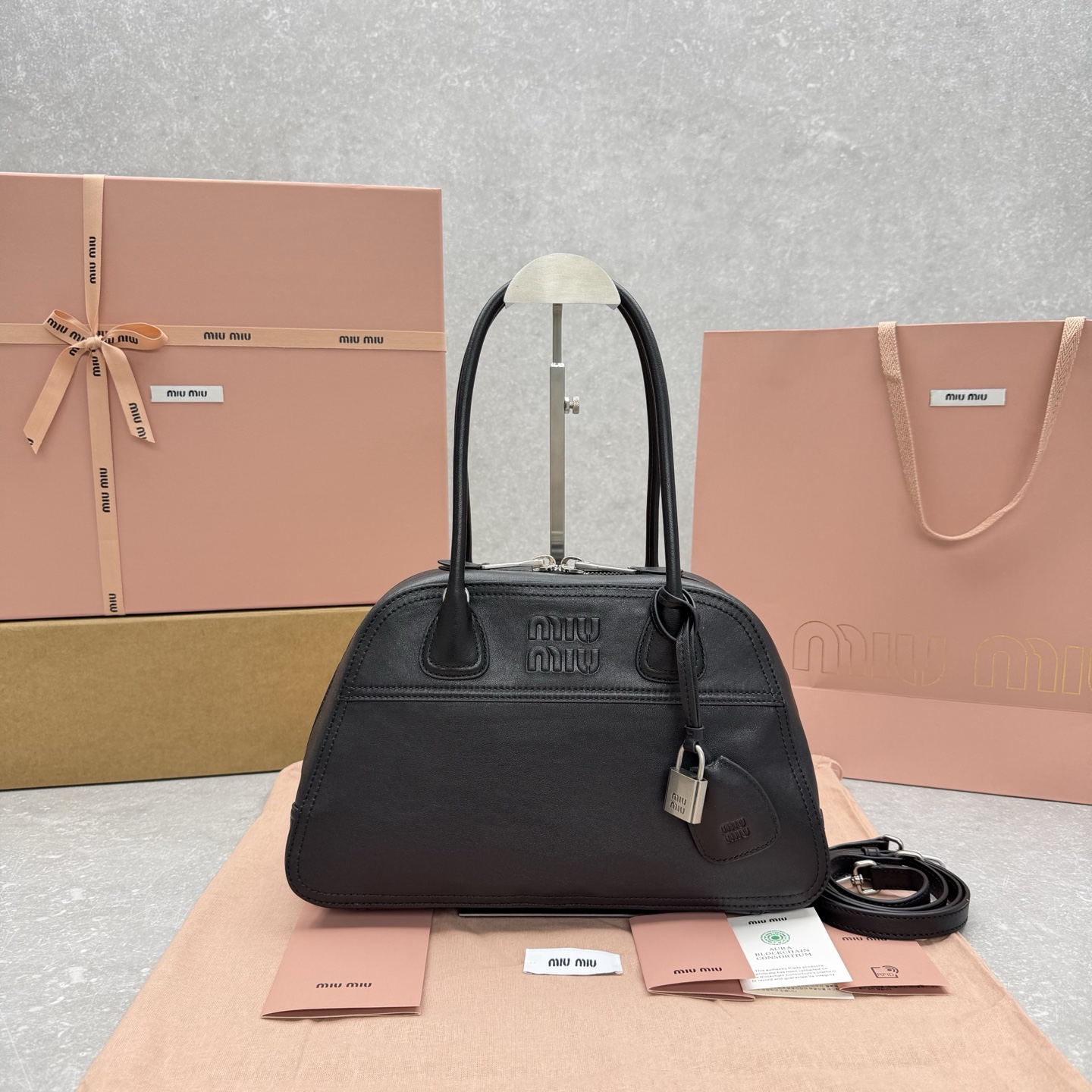 Miu Miu 미우미우 비방 나파 가죽 백 32x19.5x10.5cm